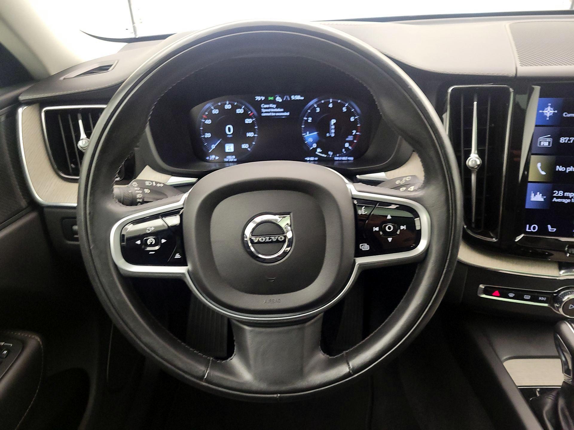 Thumbnail: 2021 Volvo XC60 - 10