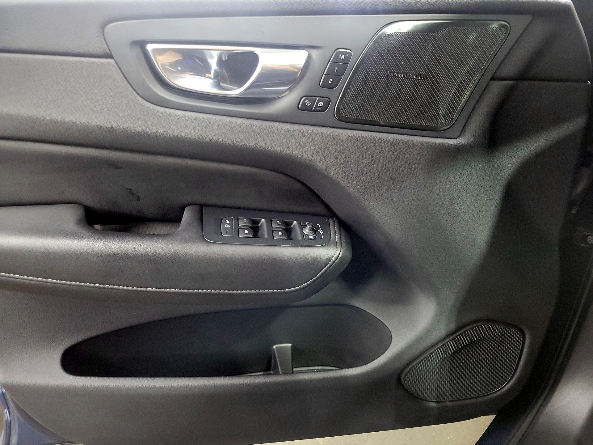 Thumbnail: 2021 Volvo XC60 - 12
