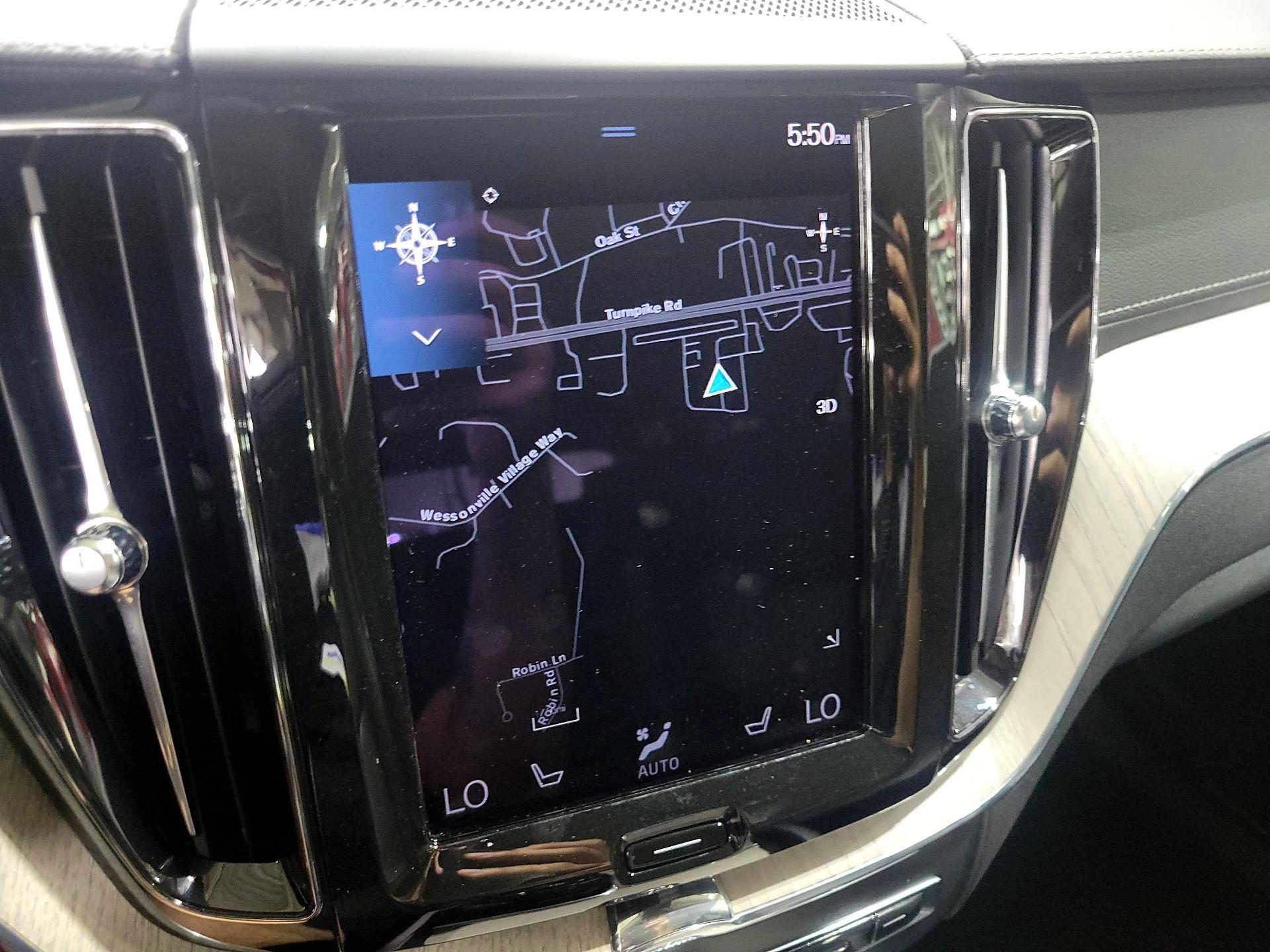 Thumbnail: 2021 Volvo XC60 - 14