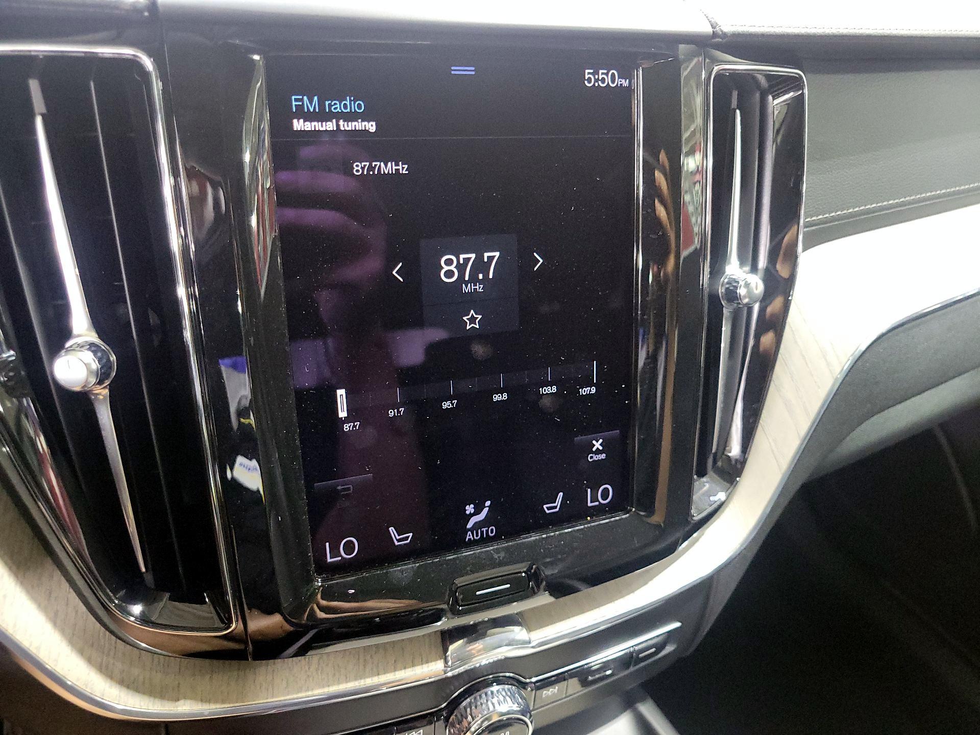 Thumbnail: 2021 Volvo XC60 - 16