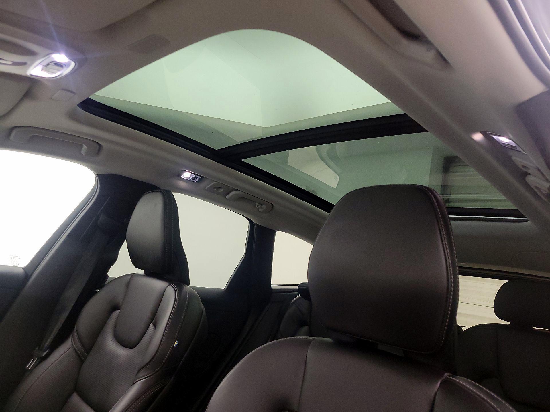 Thumbnail: 2021 Volvo XC60 - 20