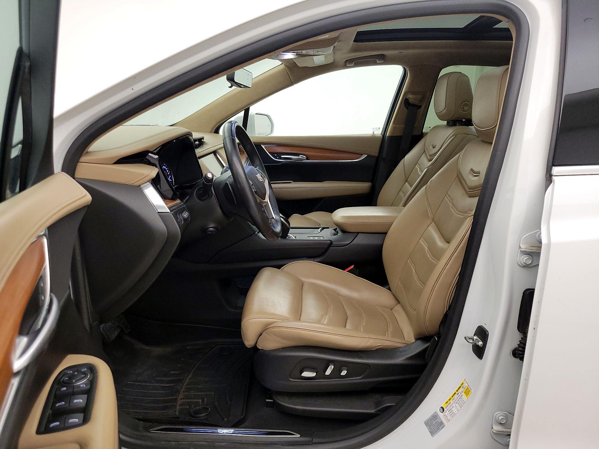 Thumbnail: 2017 Cadillac XT5 - 11