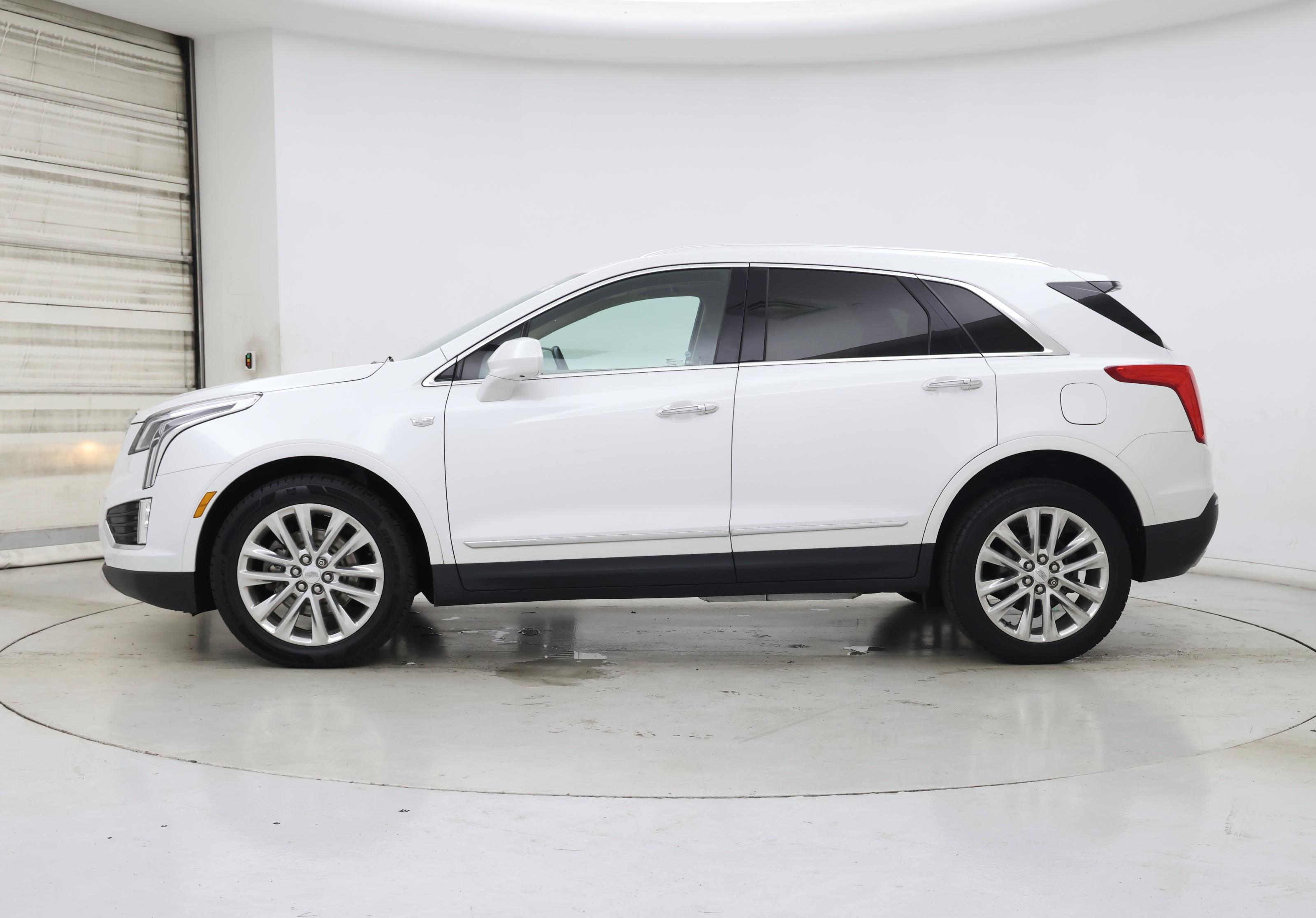 Thumbnail: 2017 Cadillac XT5 - 3