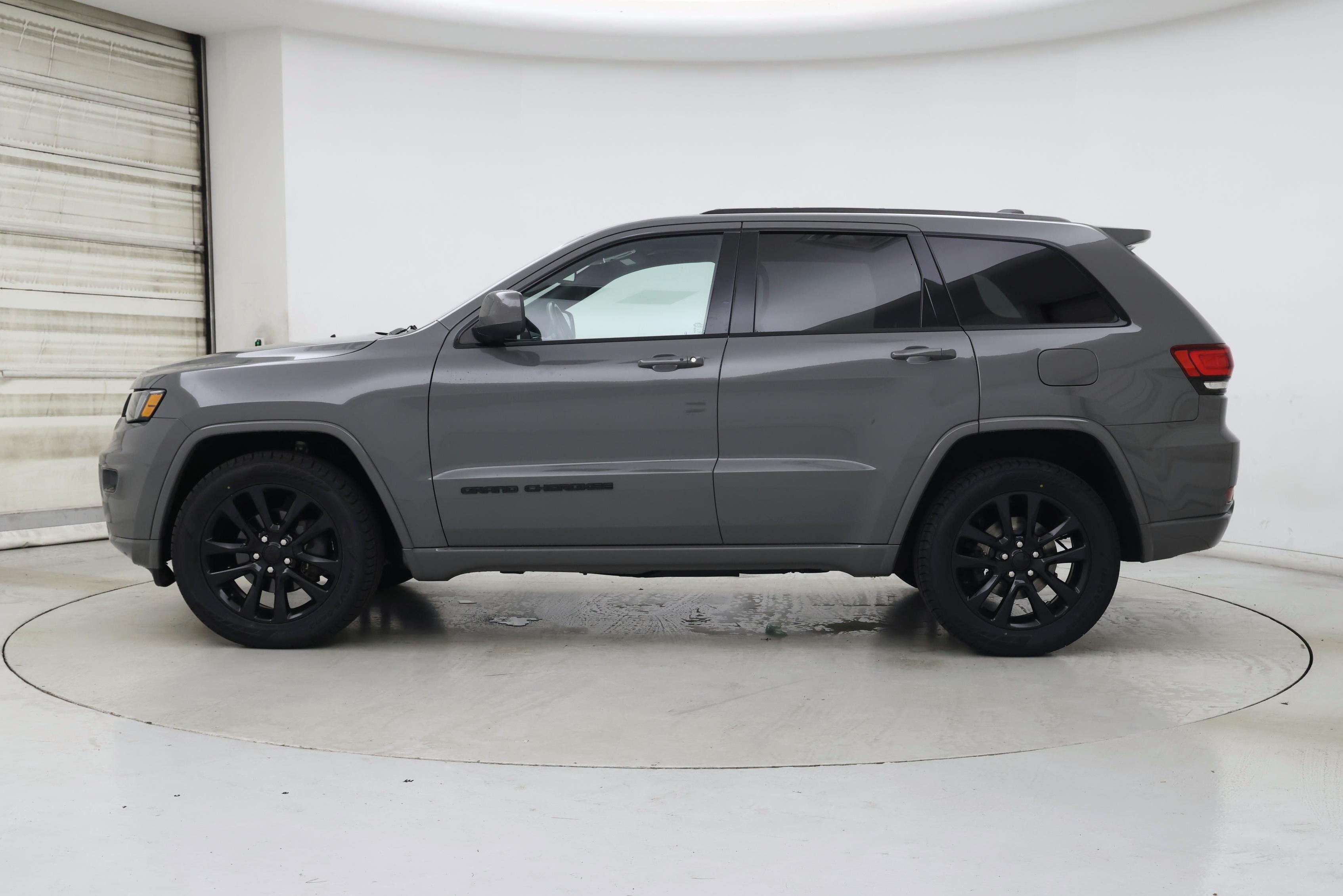 Thumbnail: 2020 Jeep Grand Cherokee - 3