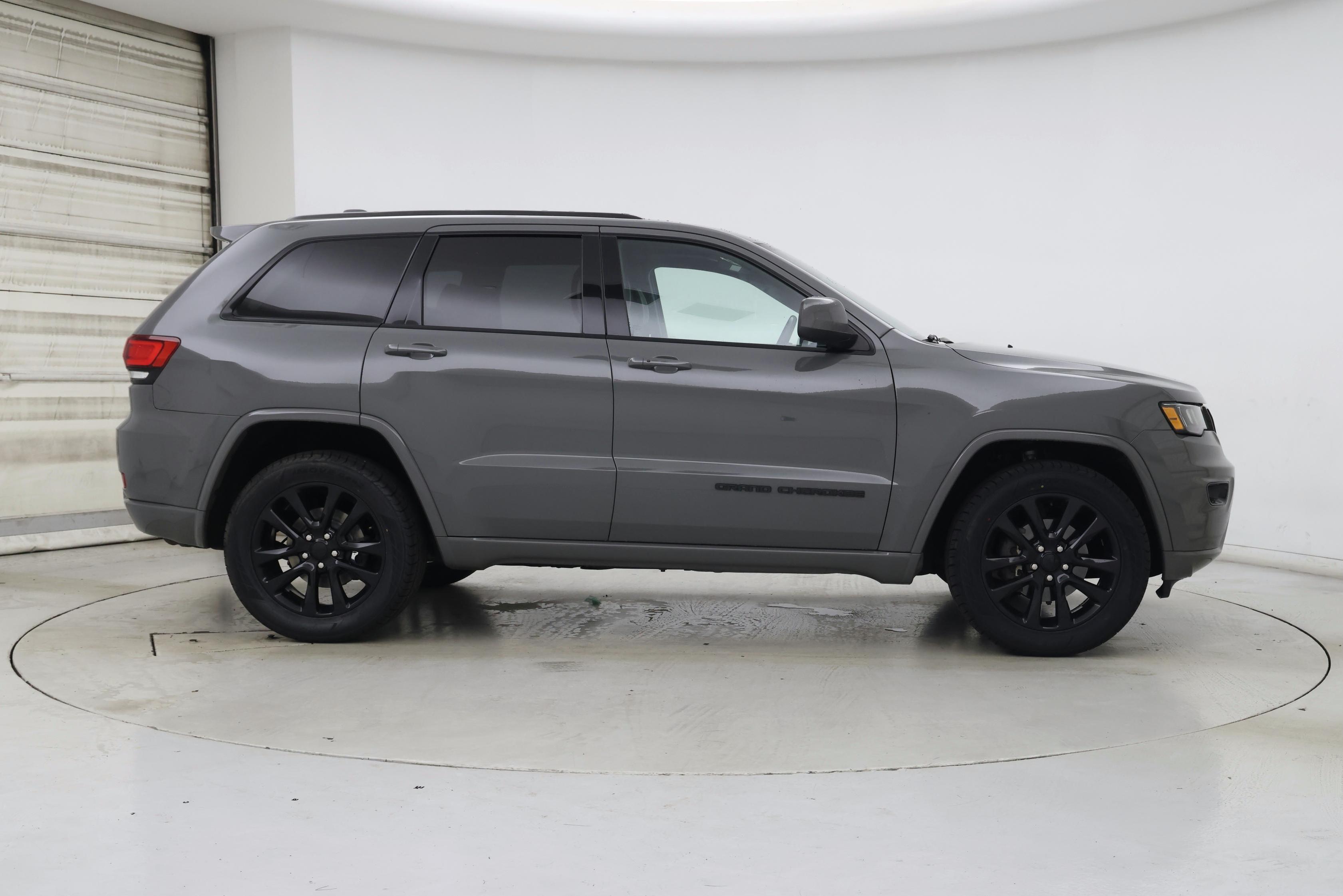 Thumbnail: 2020 Jeep Grand Cherokee - 7