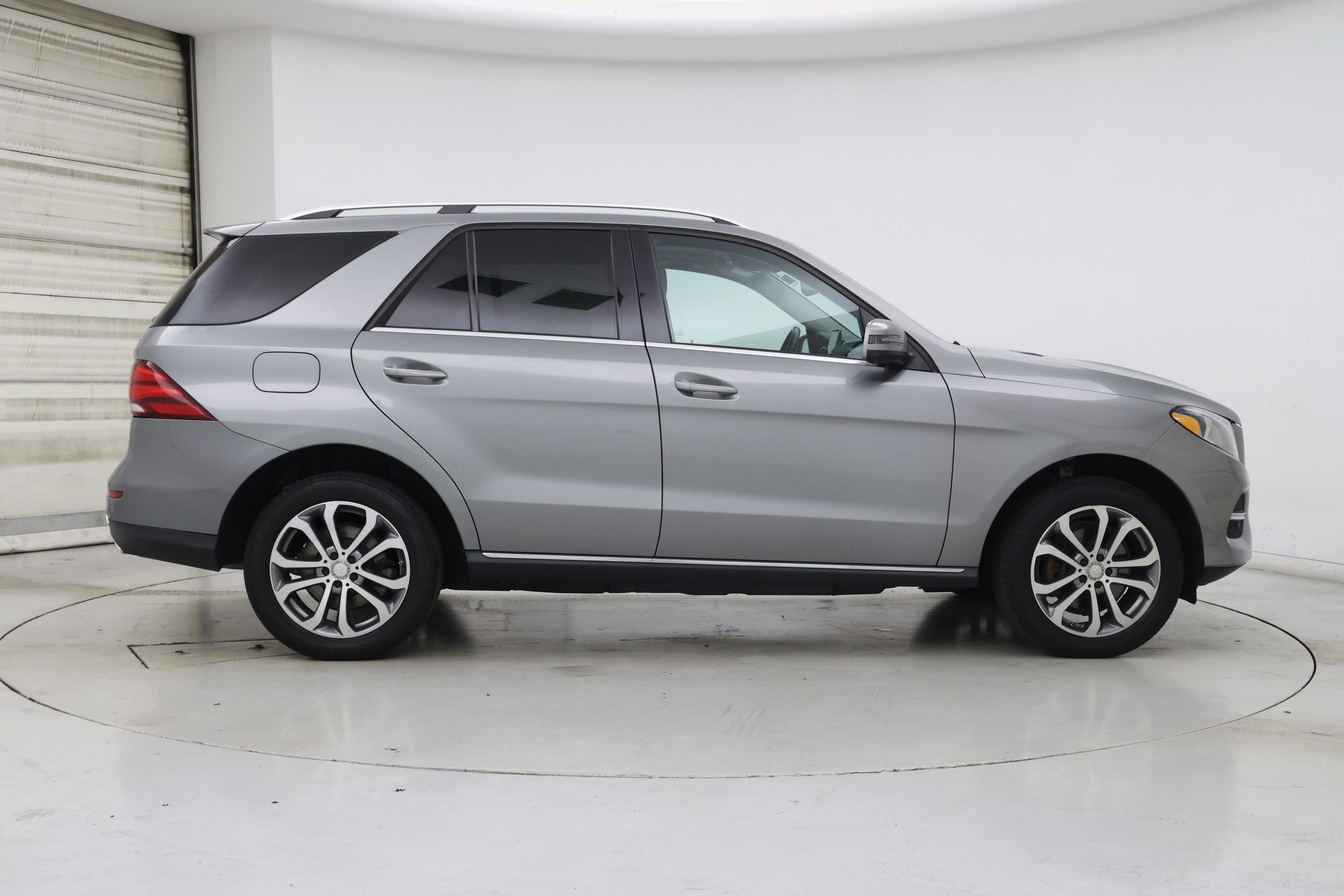 Thumbnail: 2016 Mercedes-Benz GLE - 7
