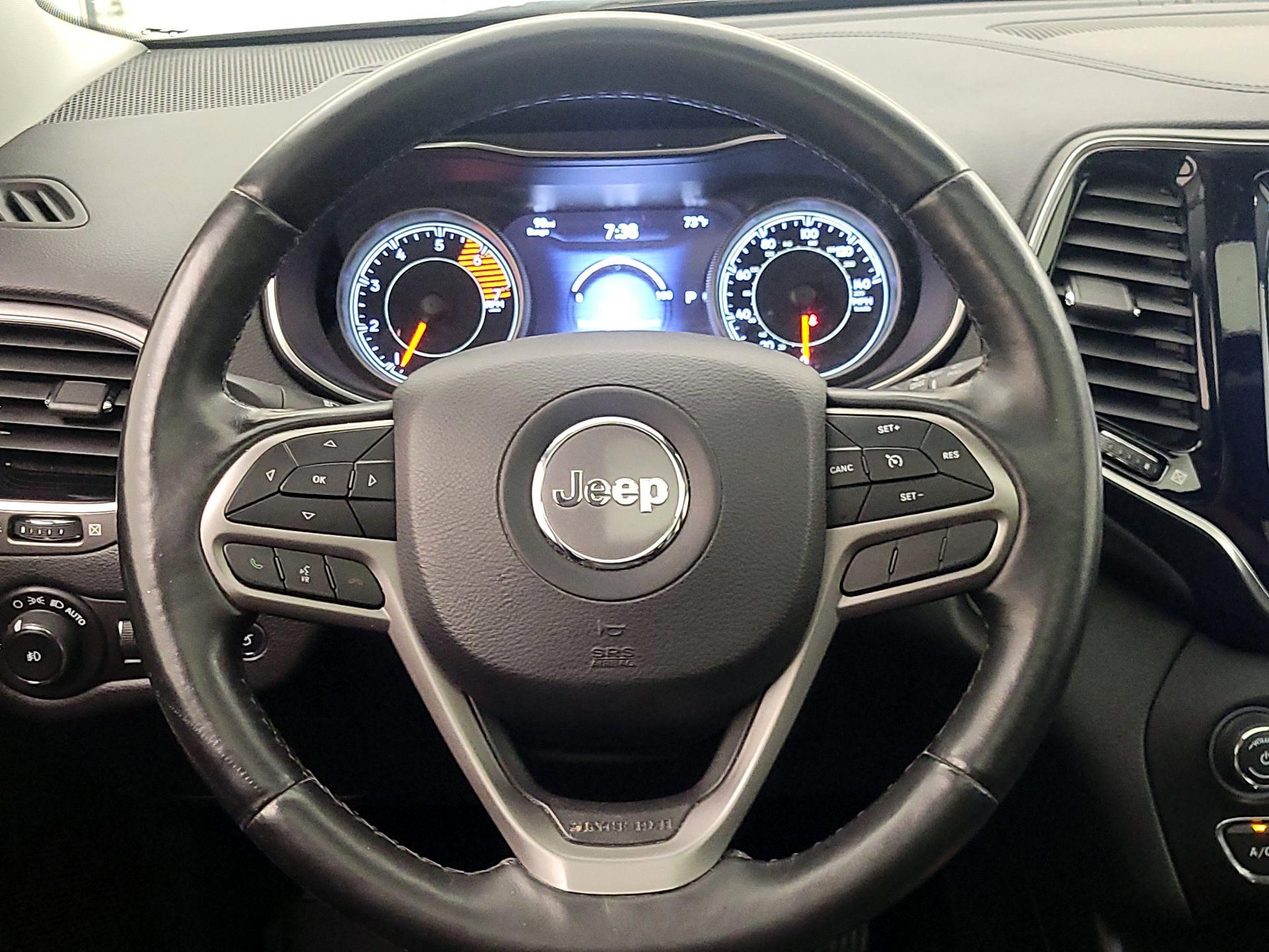 Thumbnail: 2019 Jeep Cherokee - 10