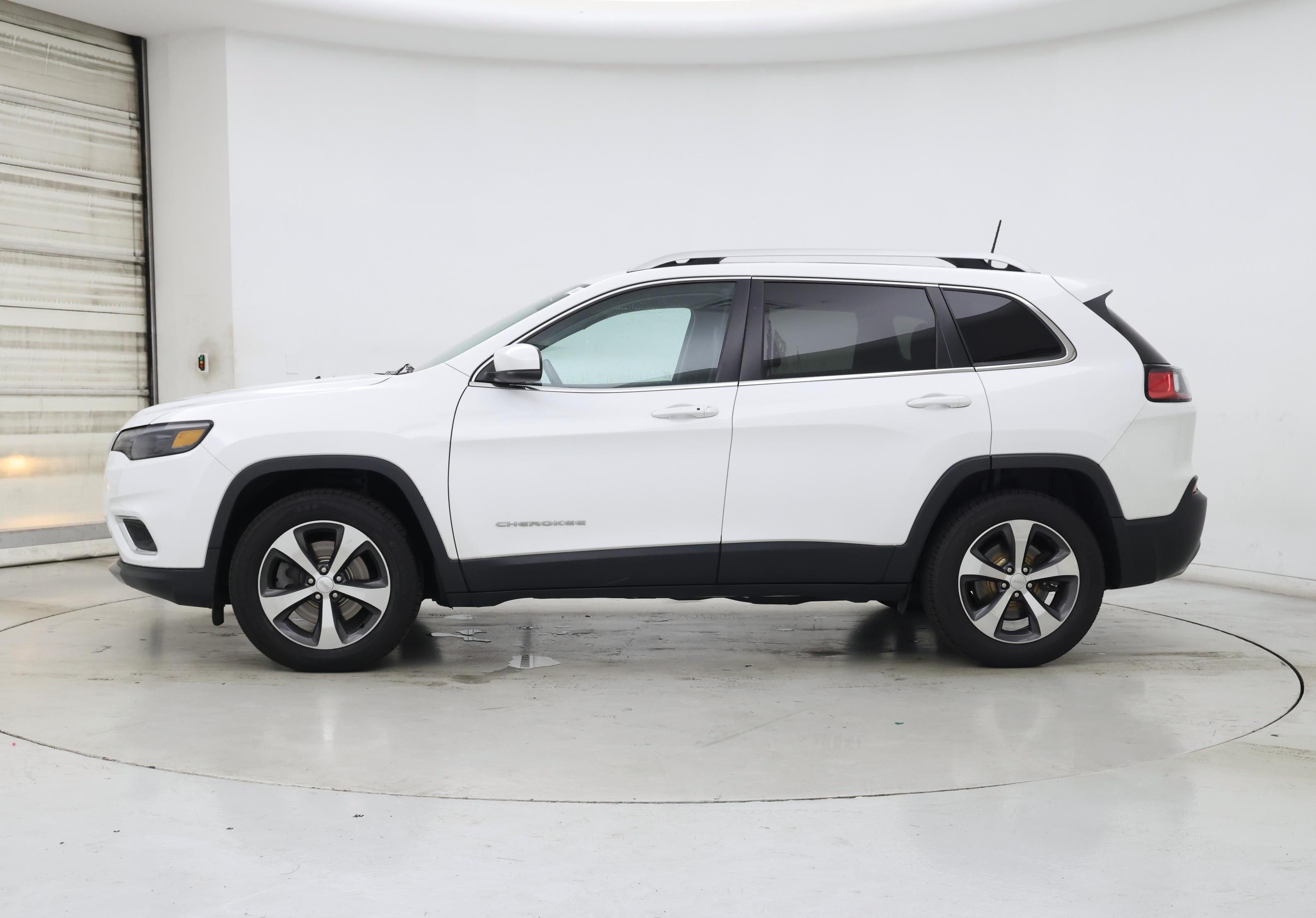 Thumbnail: 2019 Jeep Cherokee - 3