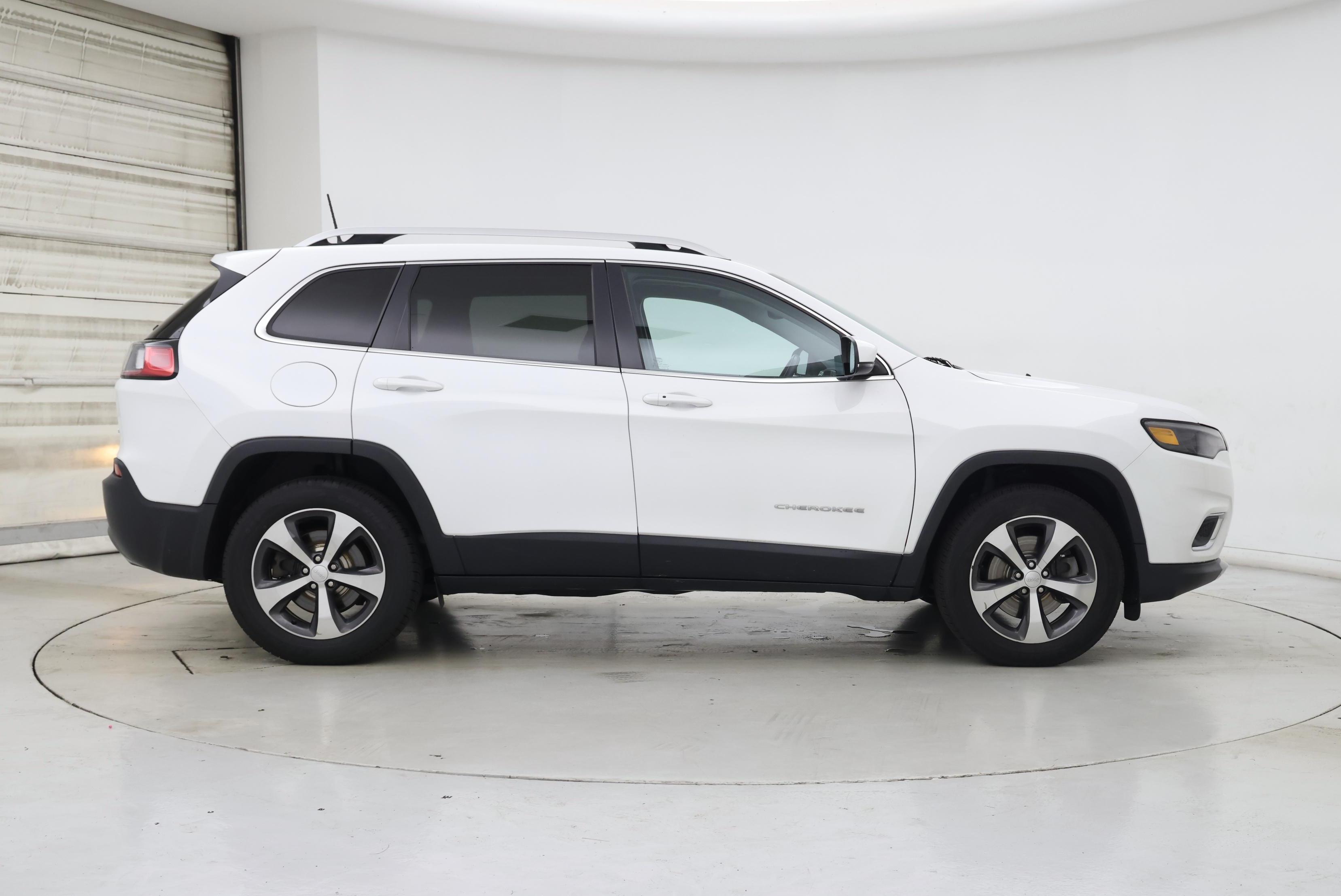 Thumbnail: 2019 Jeep Cherokee - 7