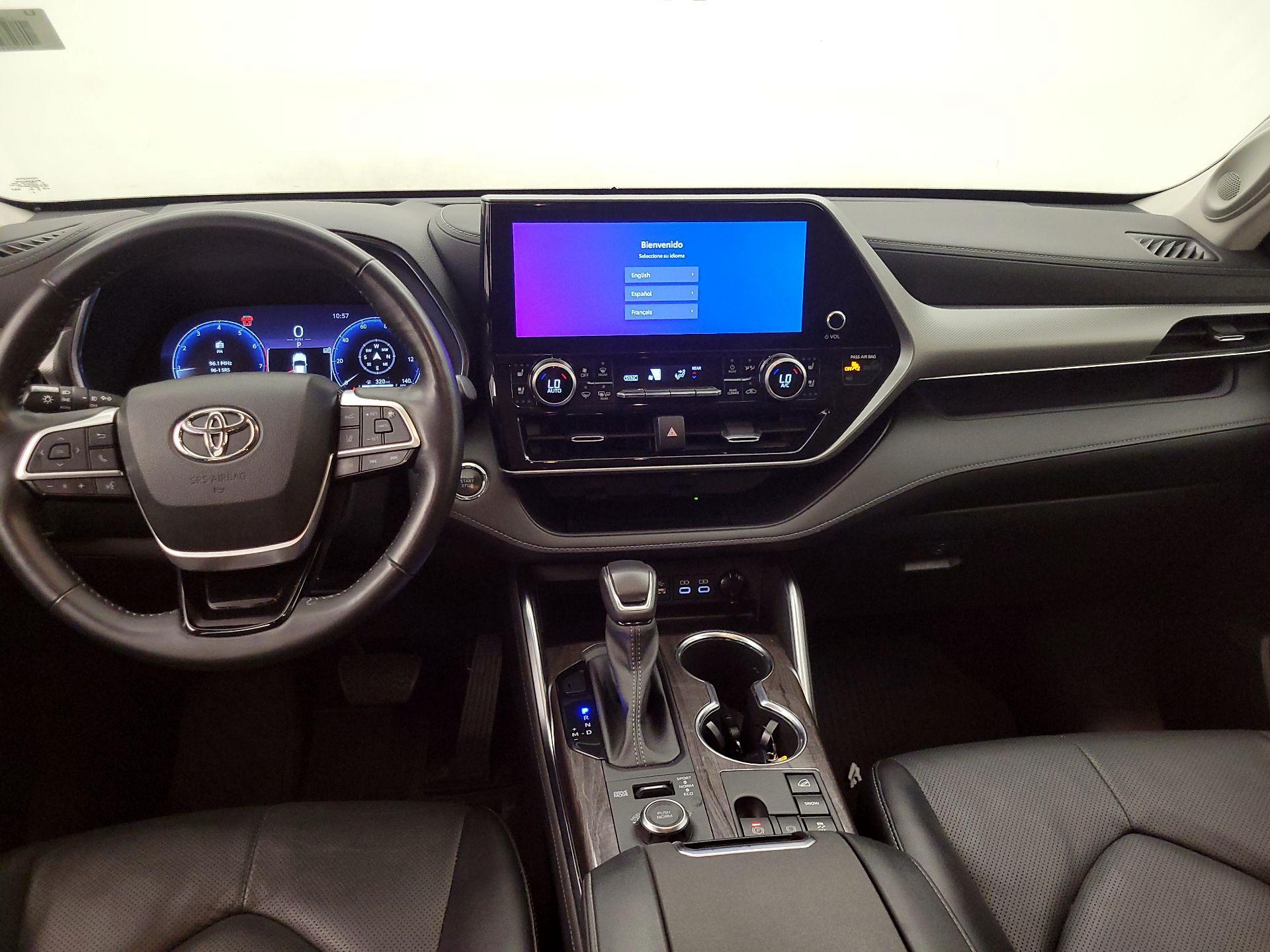 Thumbnail: 2023 Toyota Highlander - 9