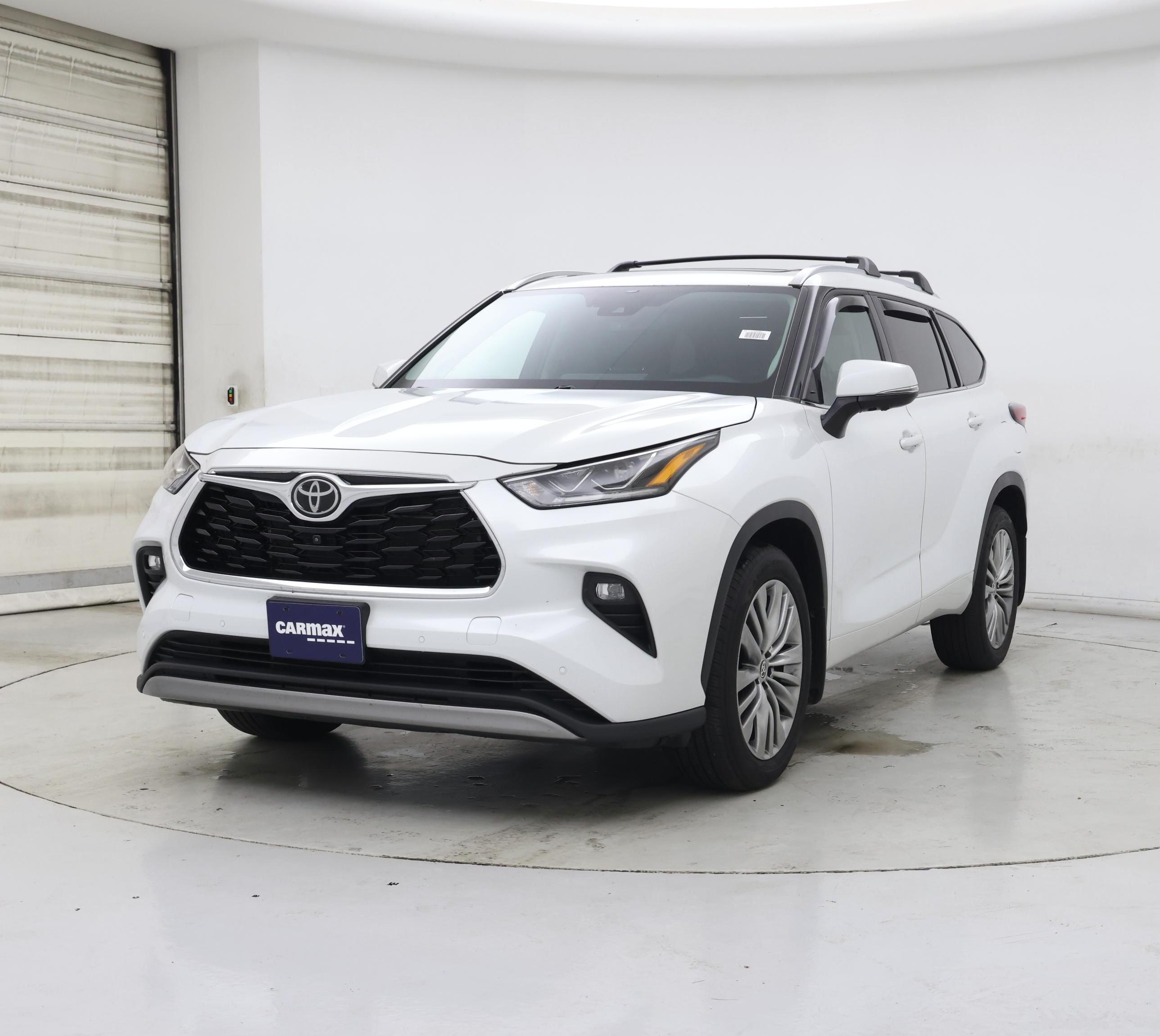 Thumbnail: 2023 Toyota Highlander - 4