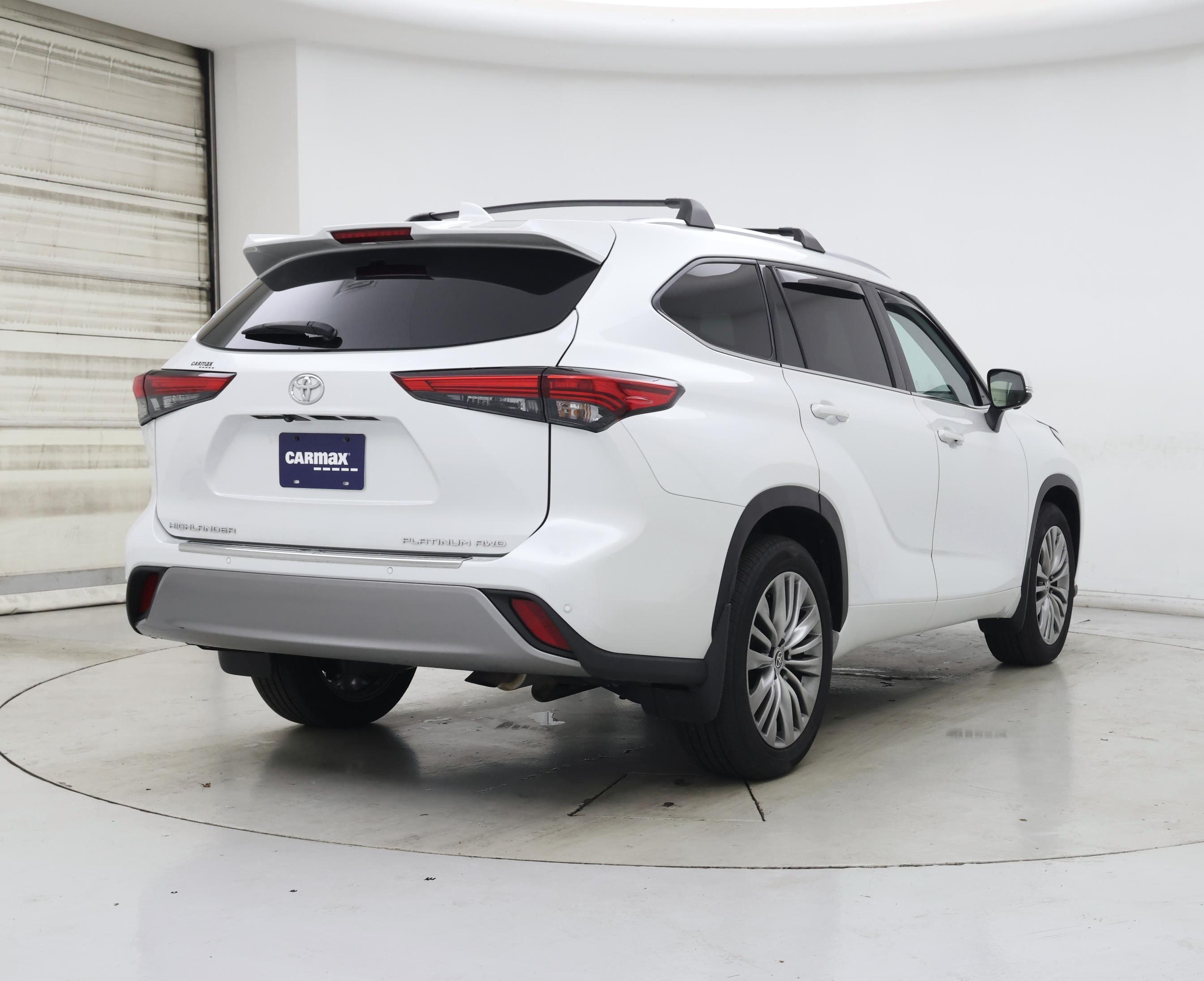 Thumbnail: 2023 Toyota Highlander - 8