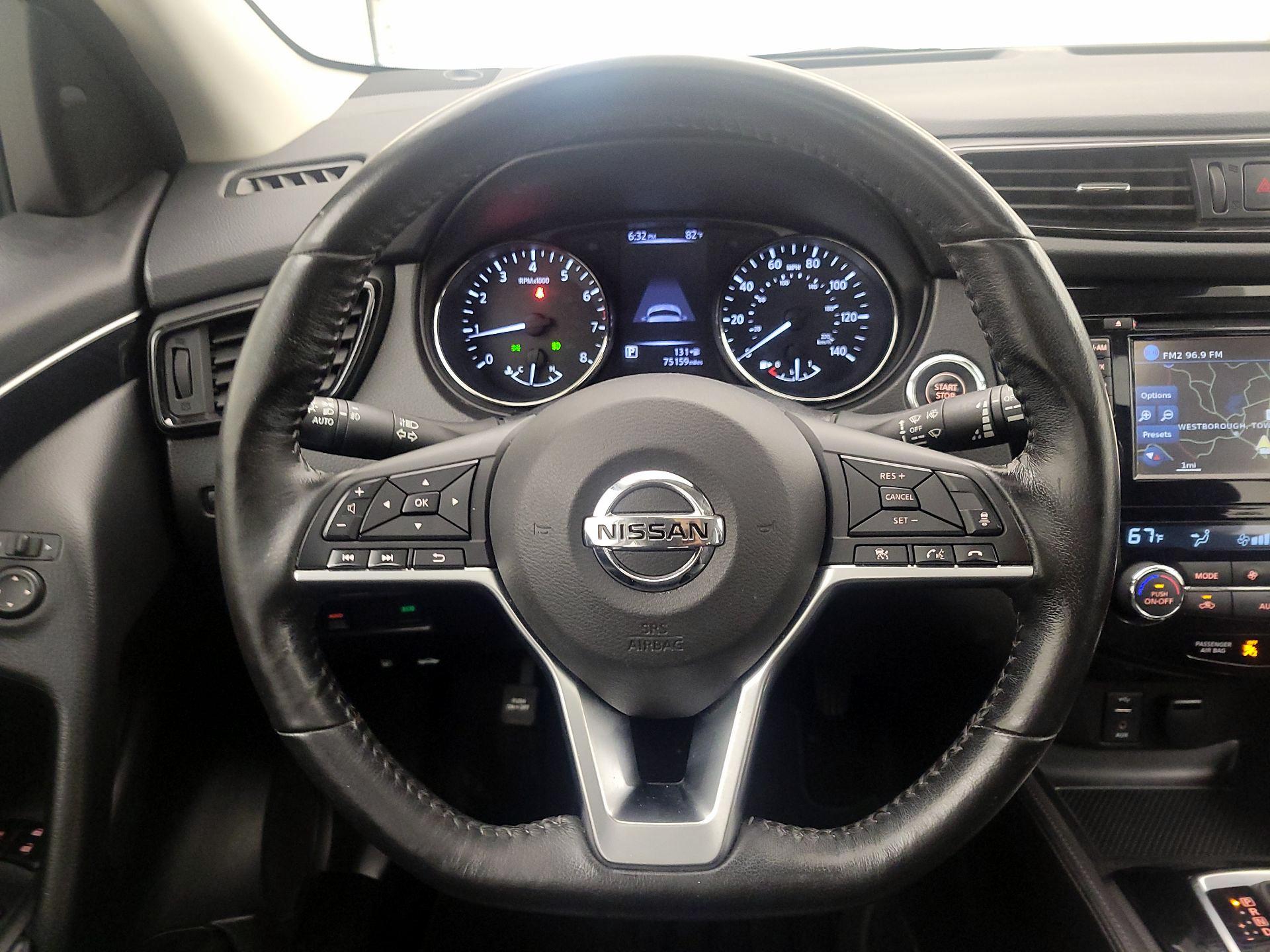 Thumbnail: 2017 Nissan Rogue Sport - 10