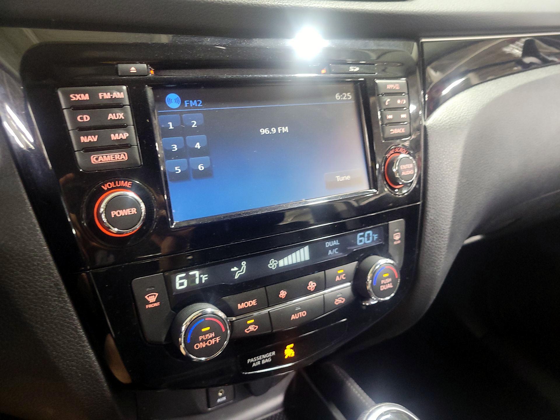 Thumbnail: 2017 Nissan Rogue Sport - 16