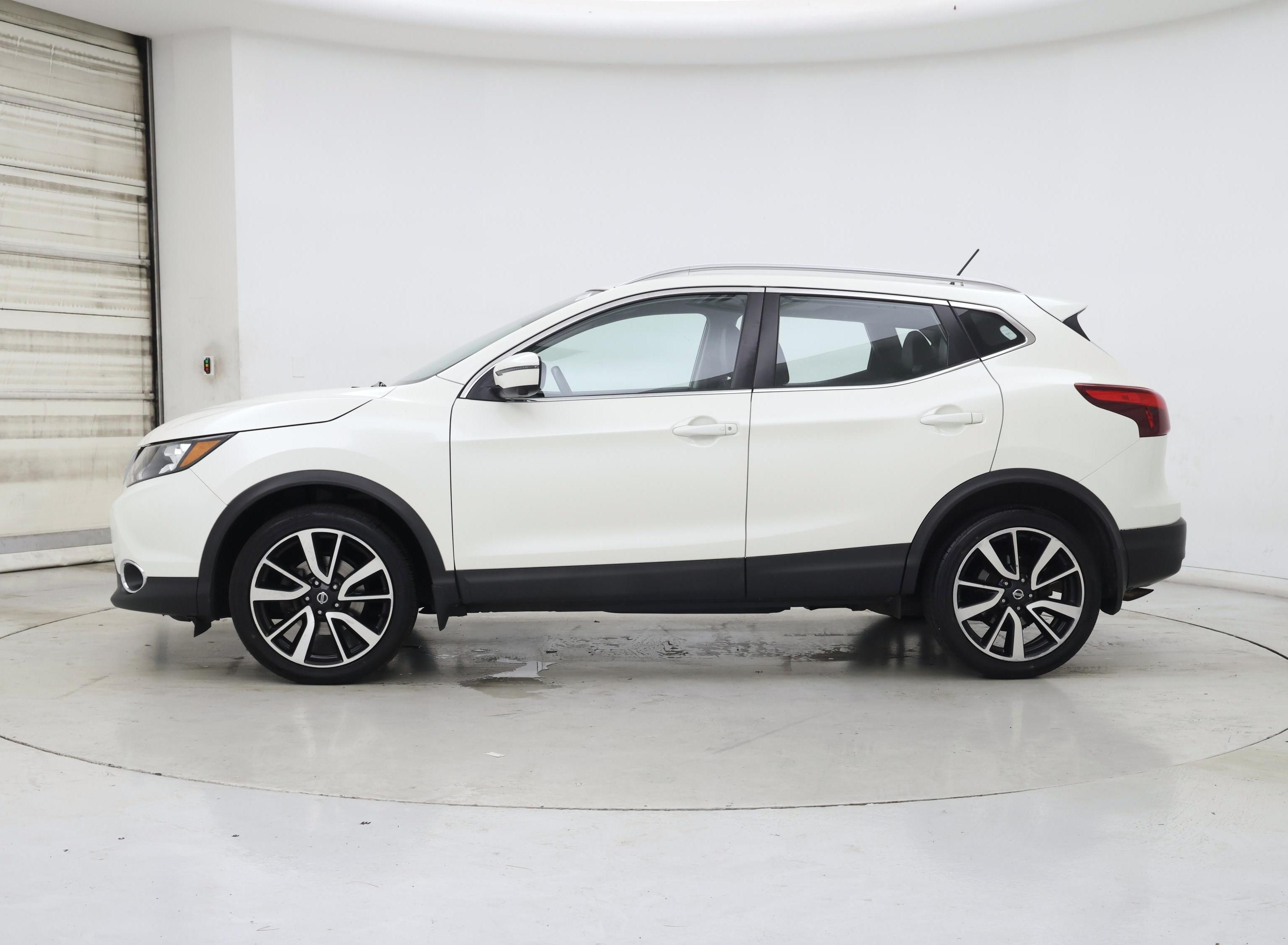 Thumbnail: 2017 Nissan Rogue Sport - 3