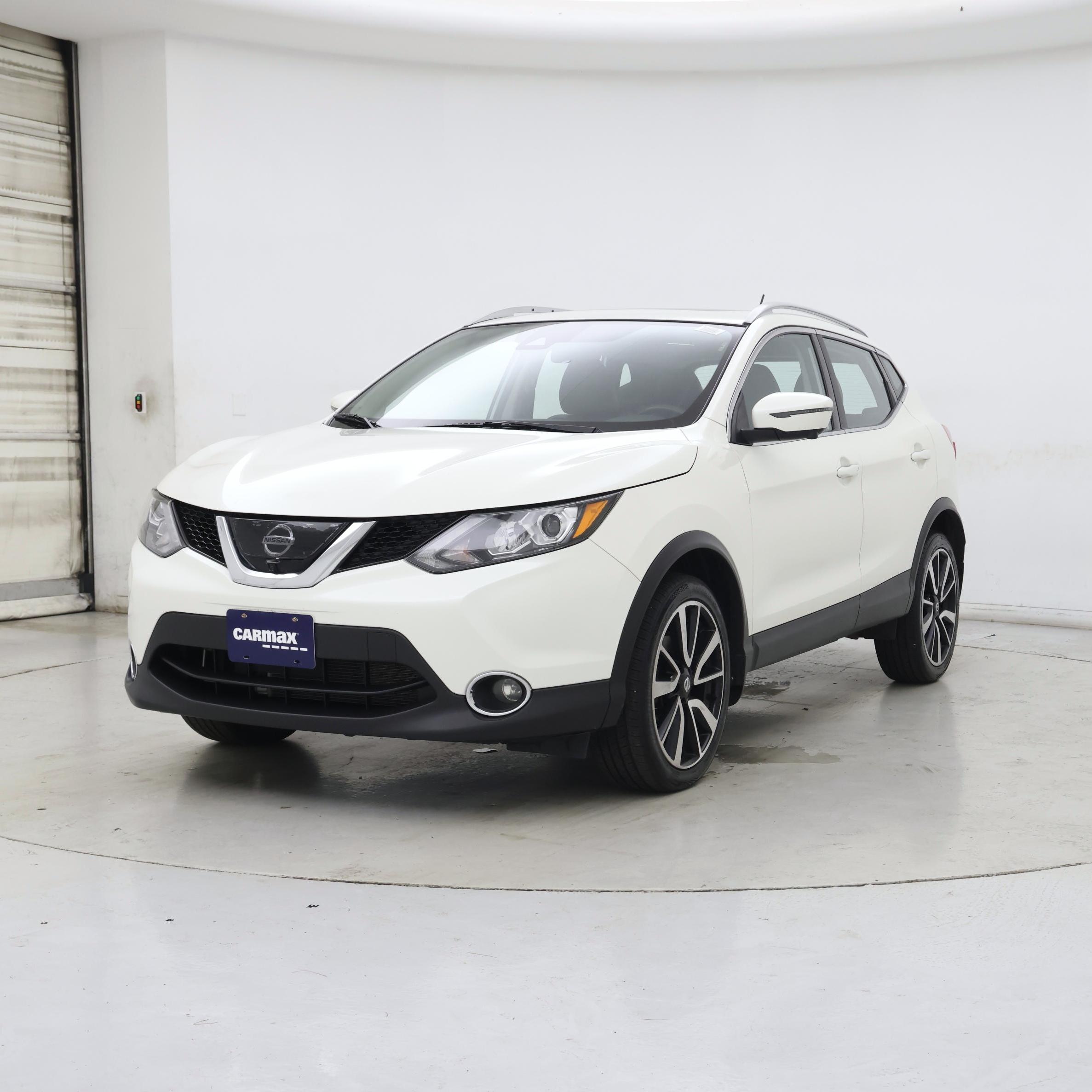Thumbnail: 2017 Nissan Rogue Sport - 4