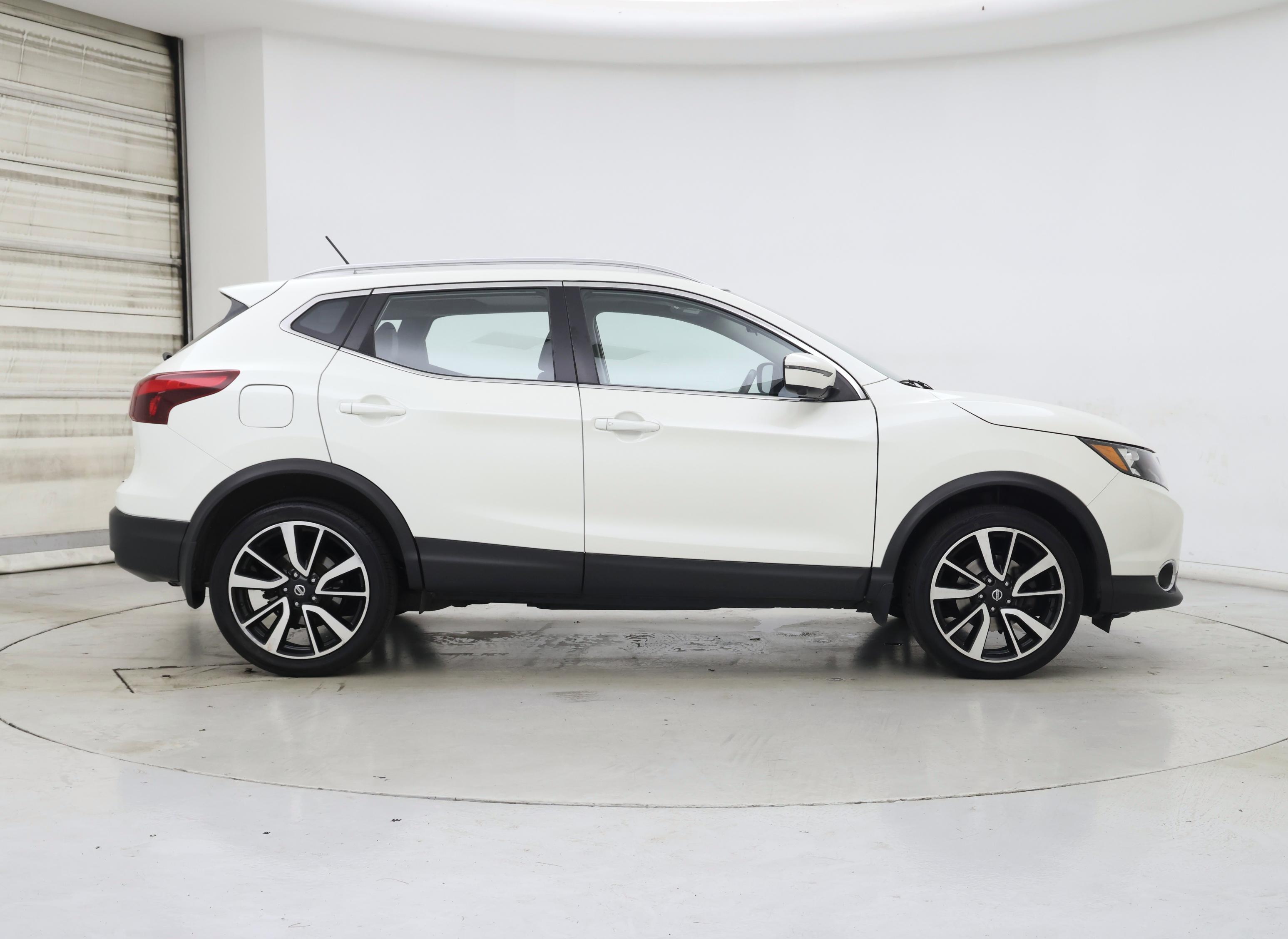 Thumbnail: 2017 Nissan Rogue Sport - 7