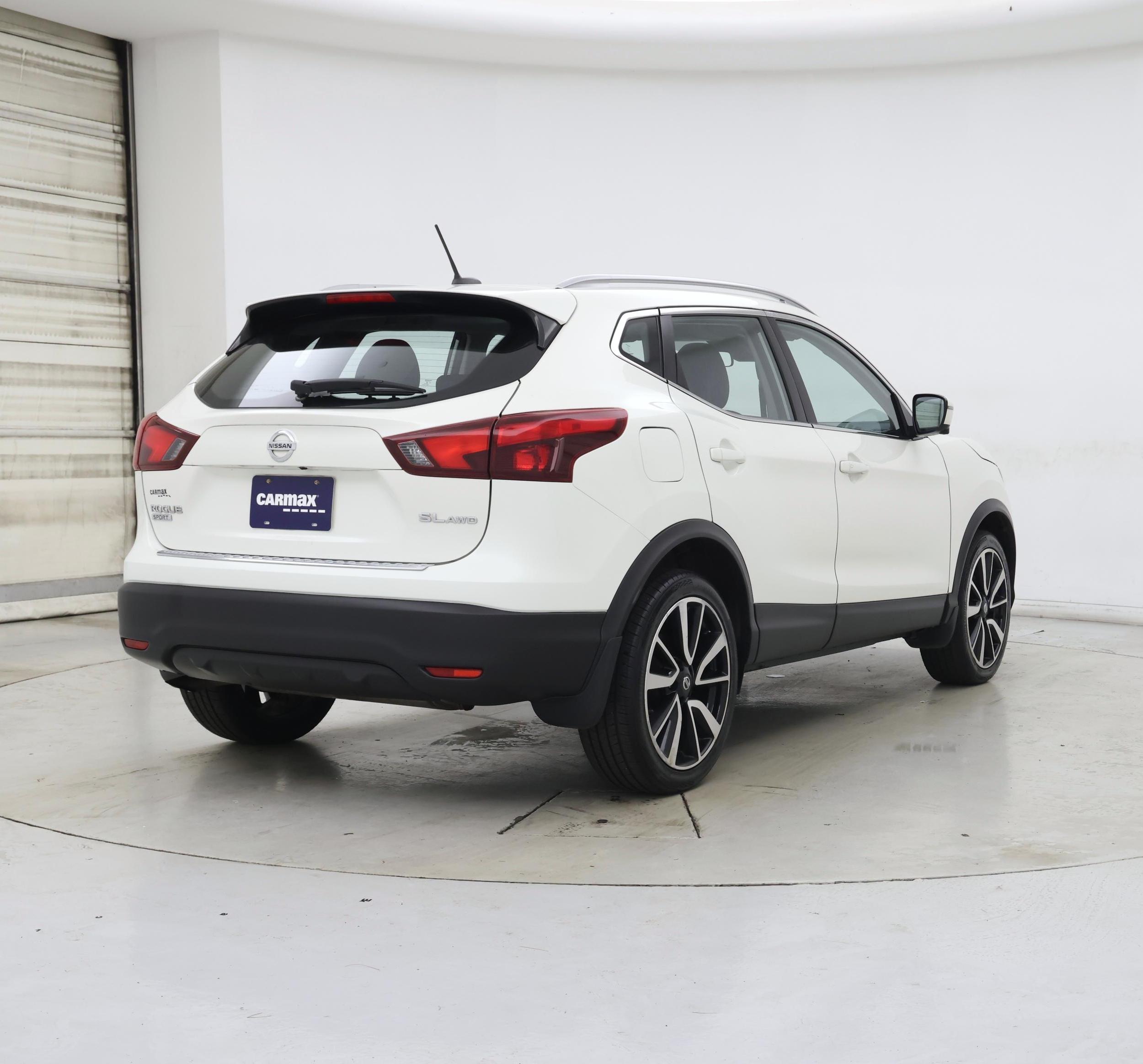 Thumbnail: 2017 Nissan Rogue Sport - 8