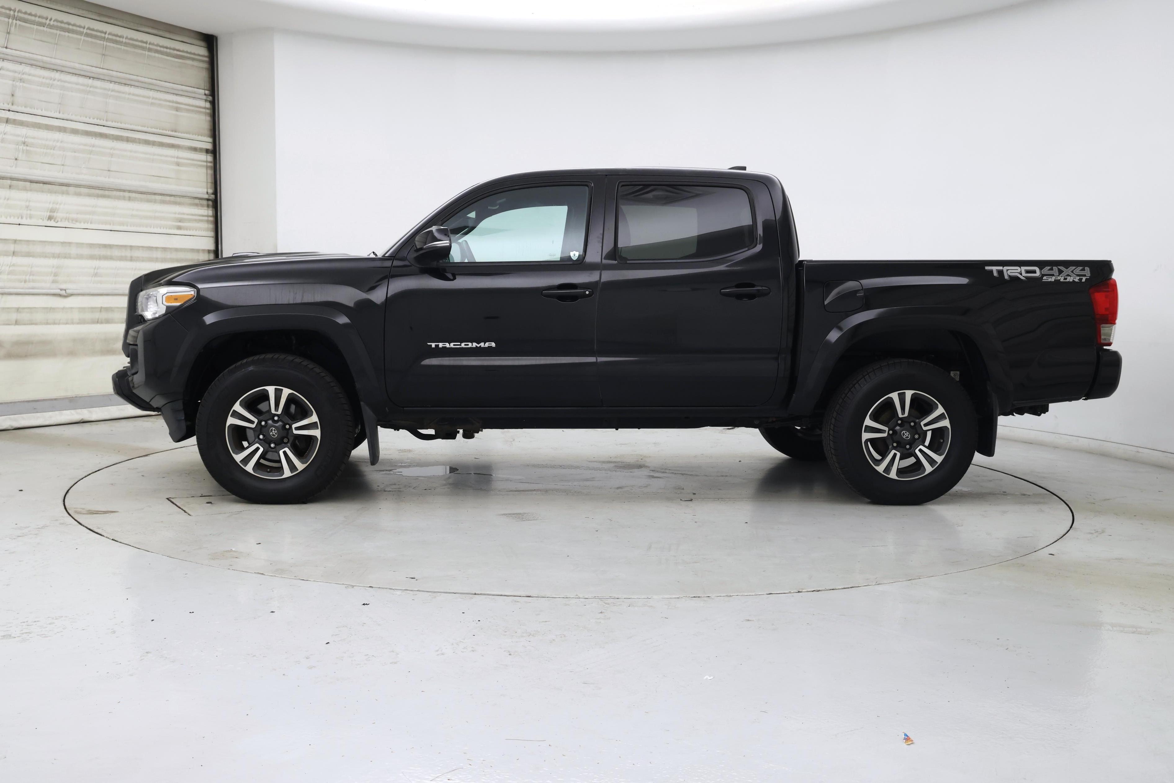 Thumbnail: 2017 Toyota Tacoma - 3
