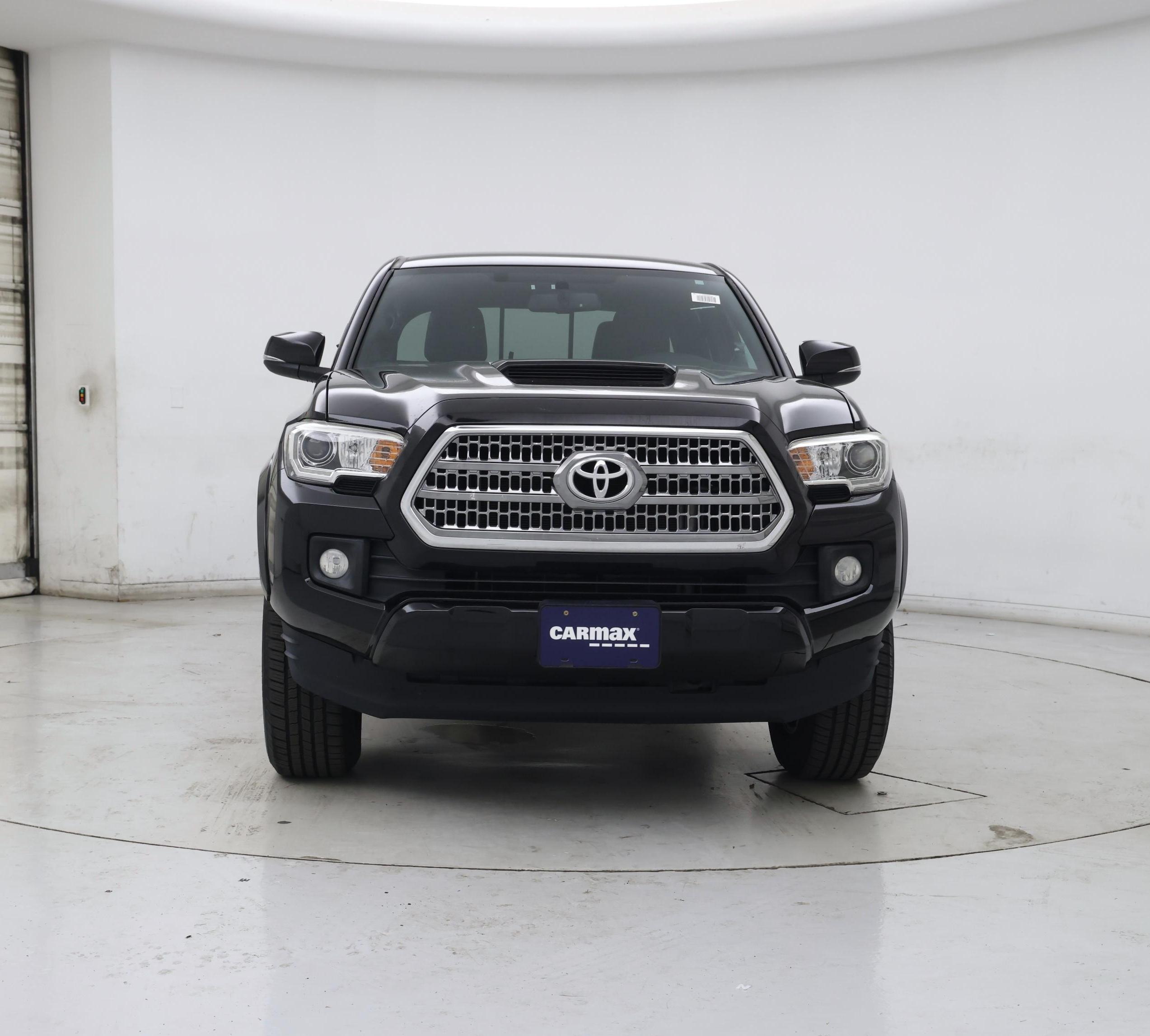 Thumbnail: 2017 Toyota Tacoma - 5