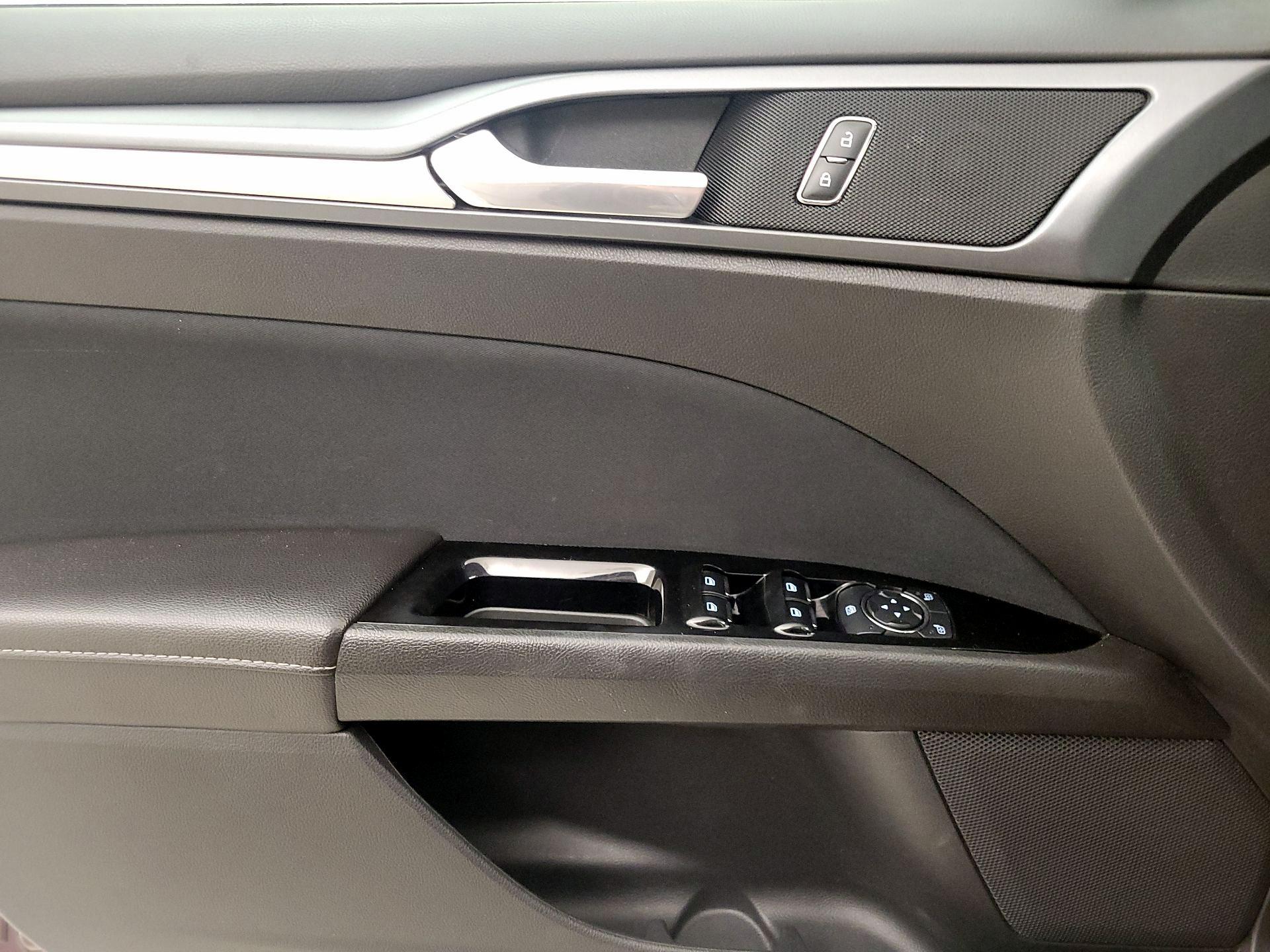 Thumbnail: 2013 Ford Fusion - 12
