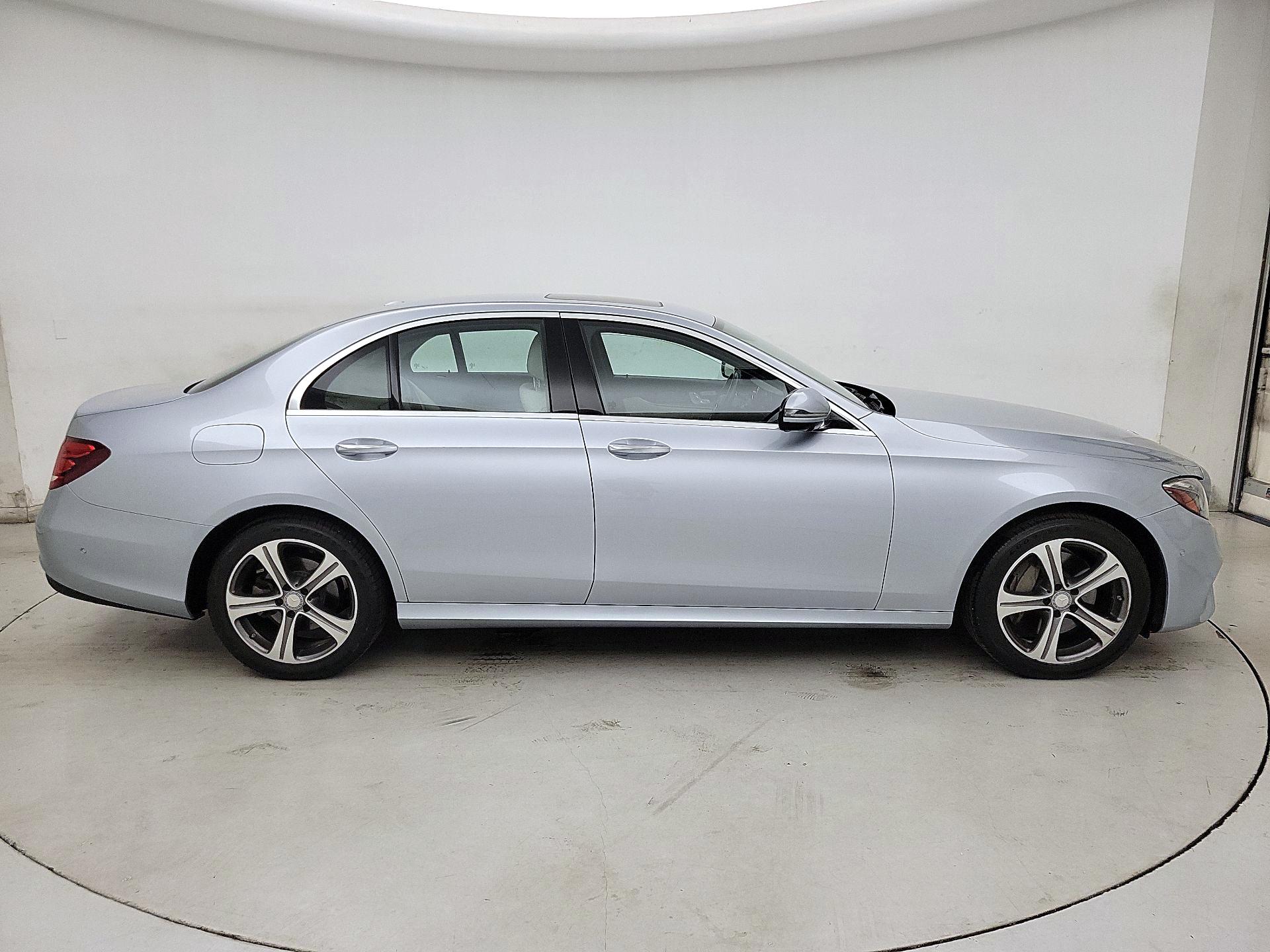 Thumbnail: 2017 Mercedes-Benz E-Class - 4