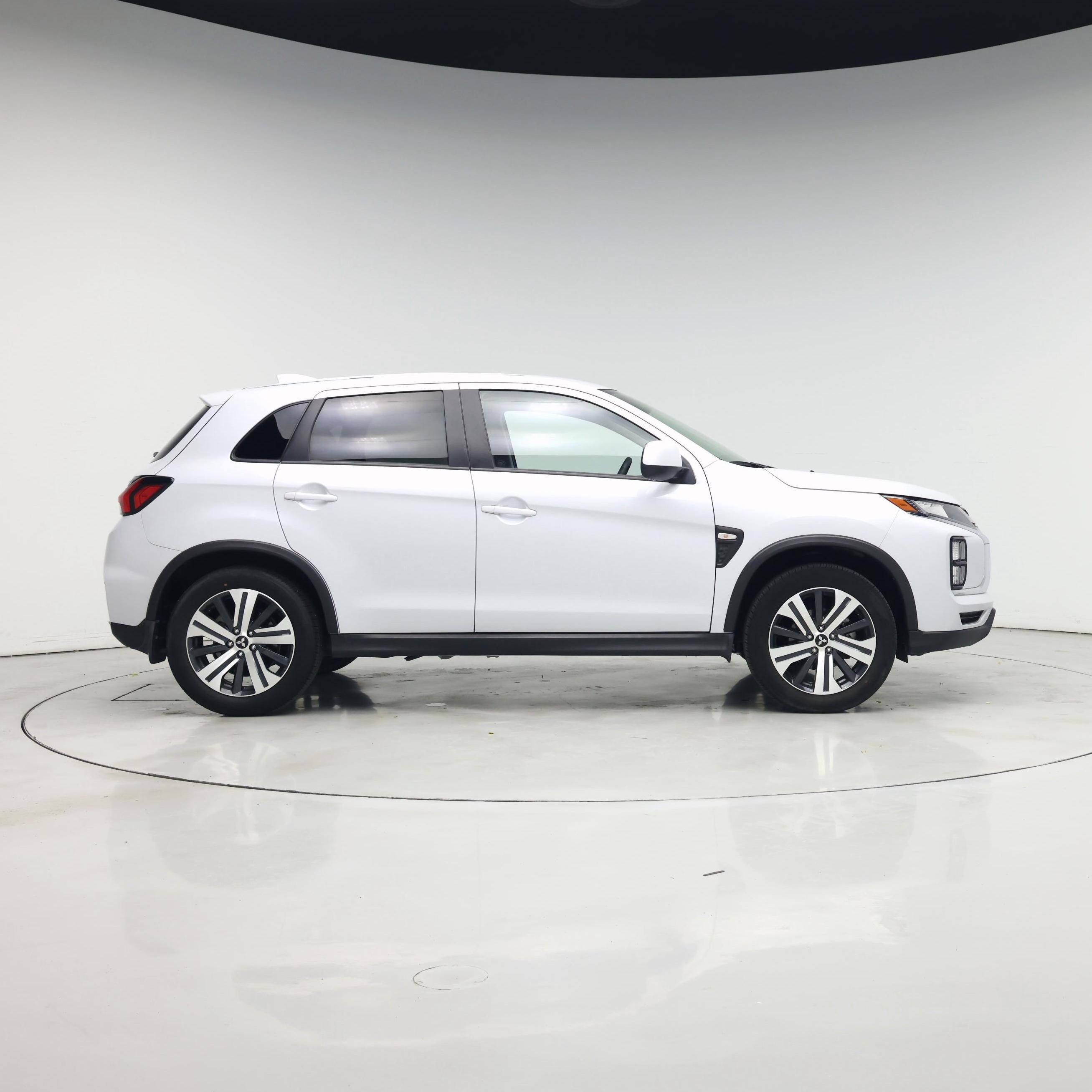 Thumbnail: 2023 Mitsubishi Outlander Sport - 7