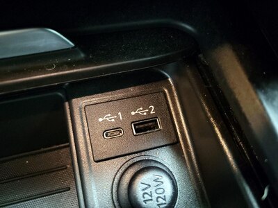 USB/AUX Ports
