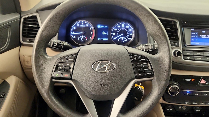 2016 Hyundai Tucson SE 10