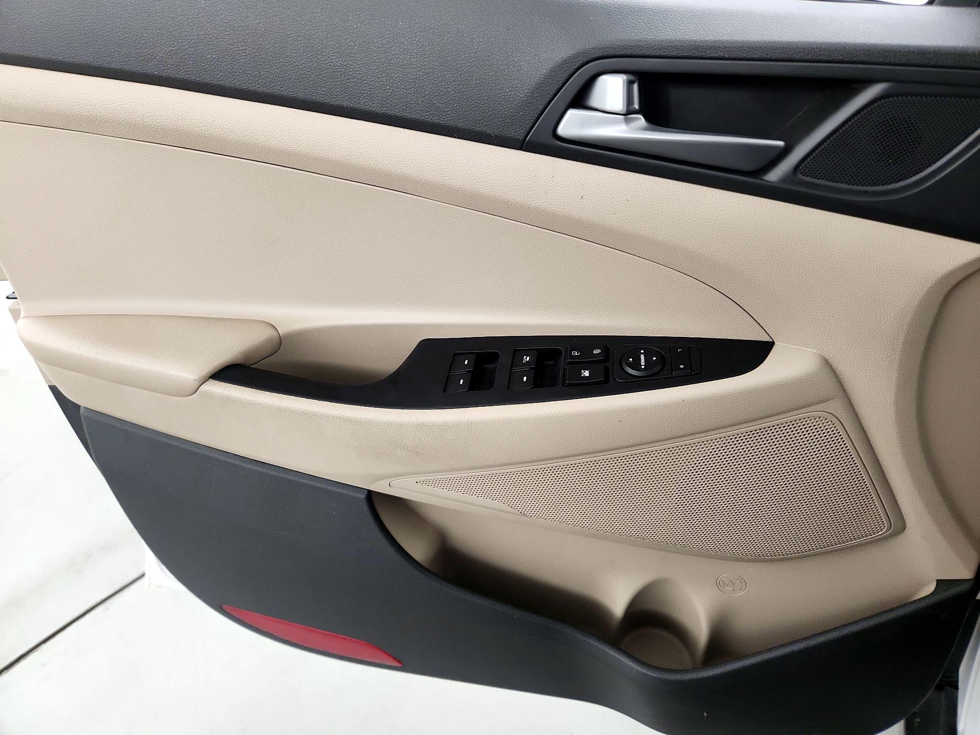 Thumbnail: 2016 Hyundai Tucson - 12