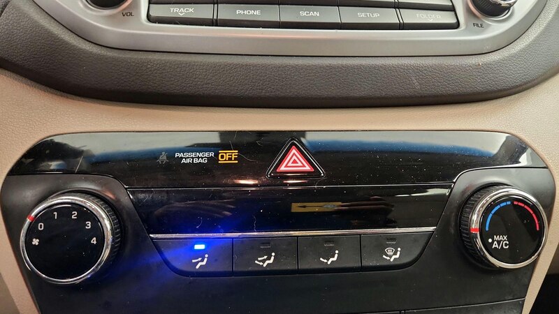 2016 Hyundai Tucson SE 16