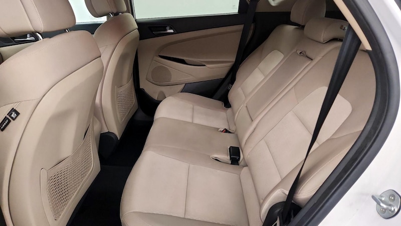 2016 Hyundai Tucson SE 19