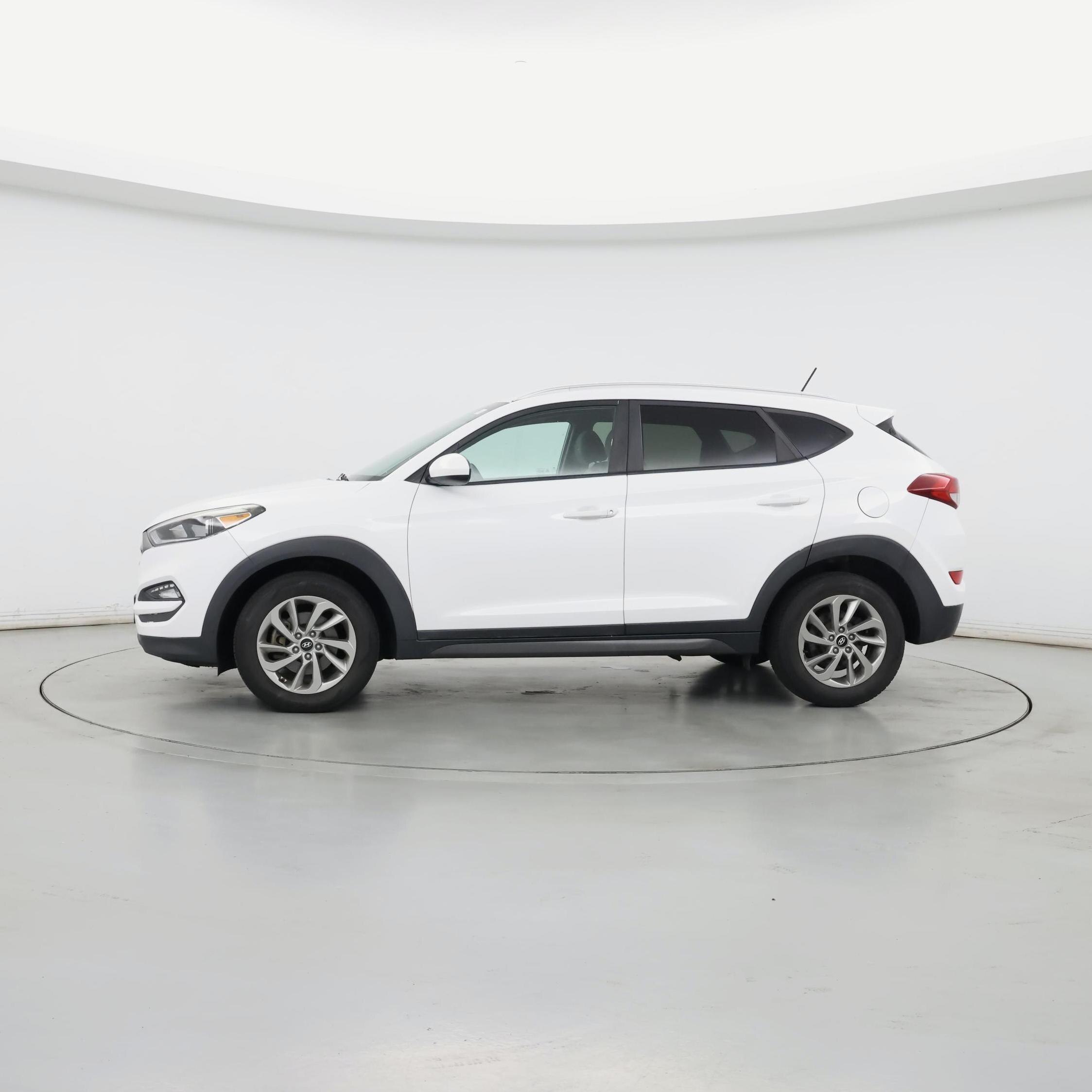 Thumbnail: 2016 Hyundai Tucson - 3