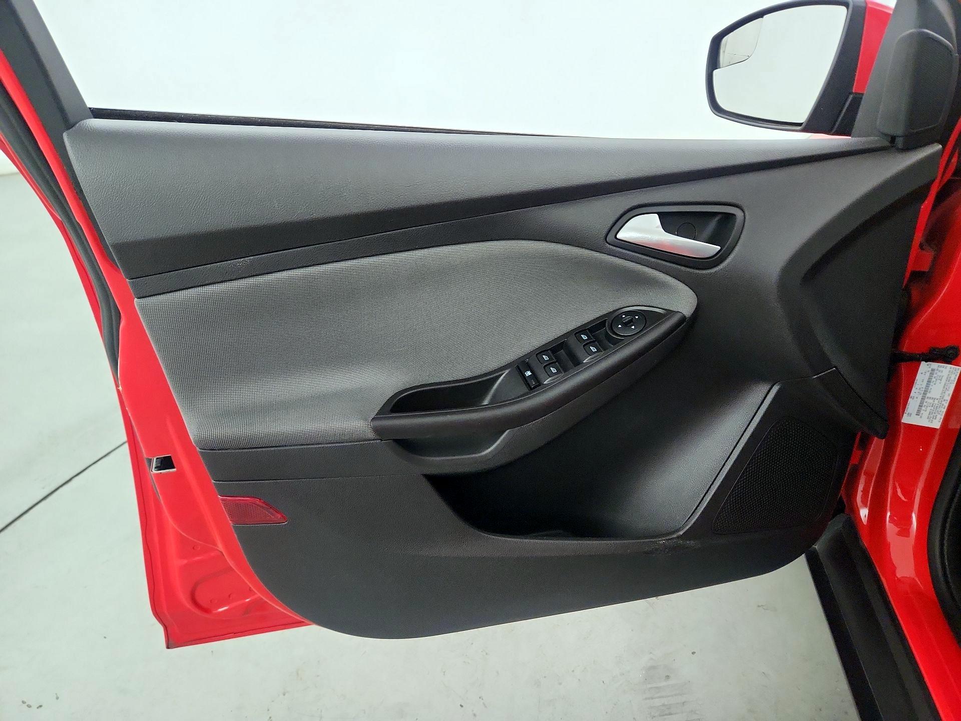 Thumbnail: 2014 Ford Focus - 12