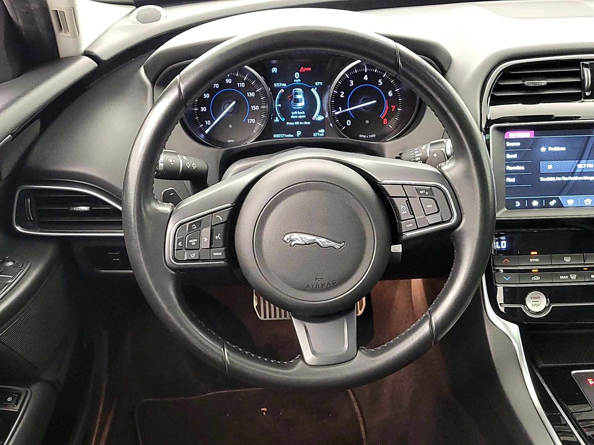 Thumbnail: 2019 Jaguar XE - 10