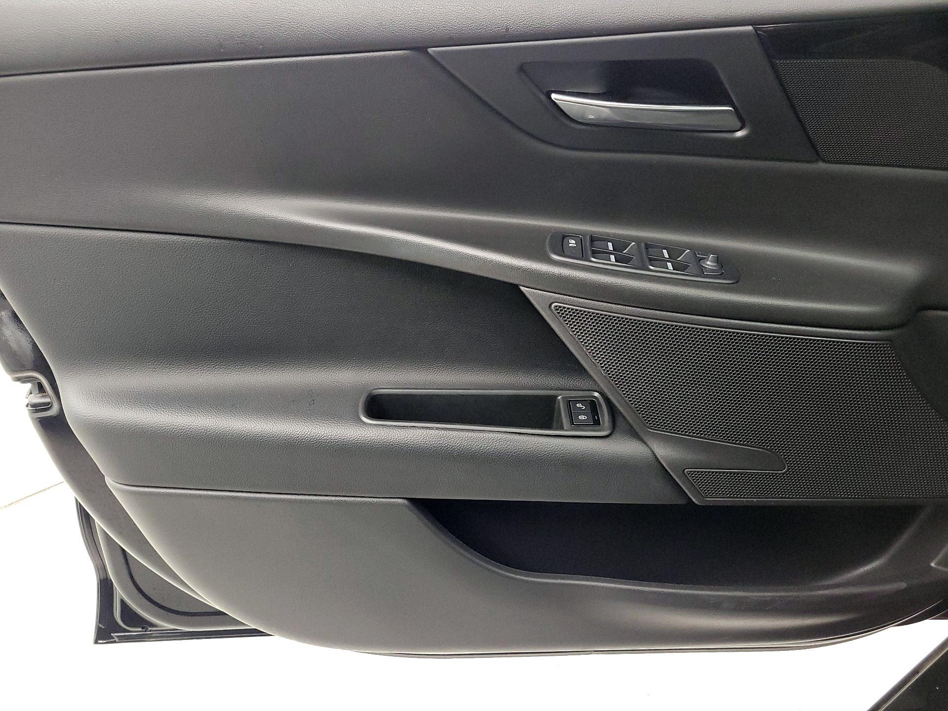 Thumbnail: 2019 Jaguar XE - 12