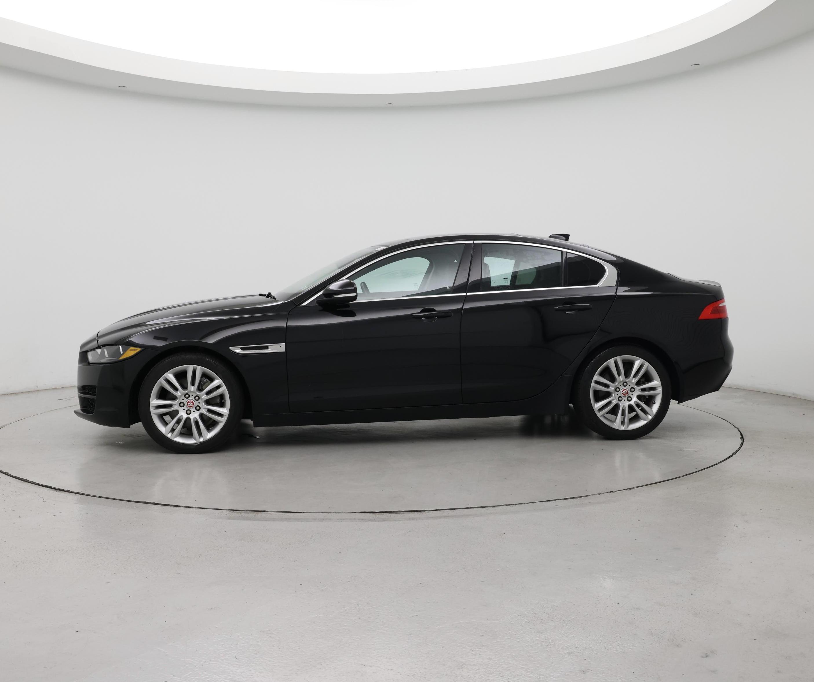 Thumbnail: 2019 Jaguar XE - 3