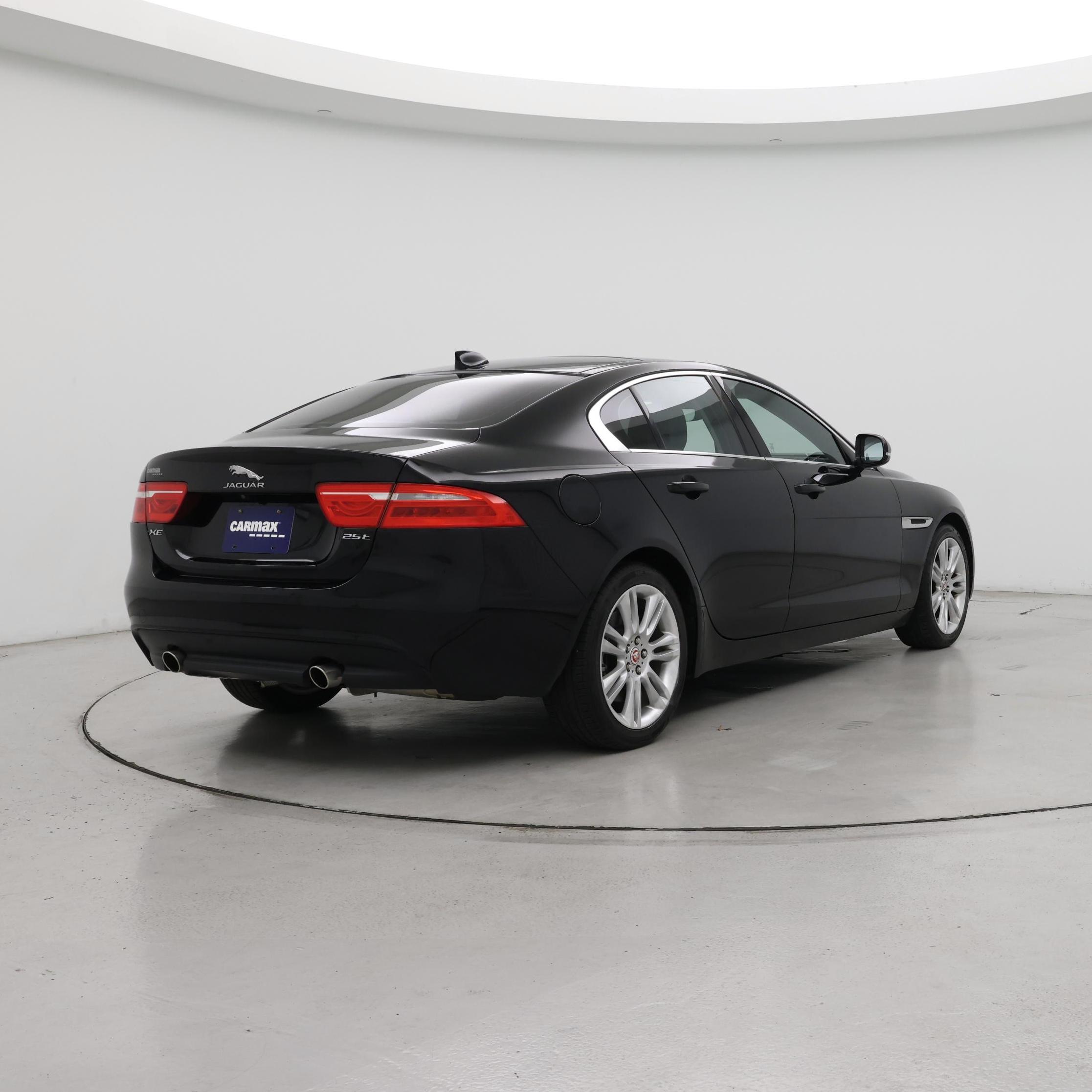 Thumbnail: 2019 Jaguar XE - 8