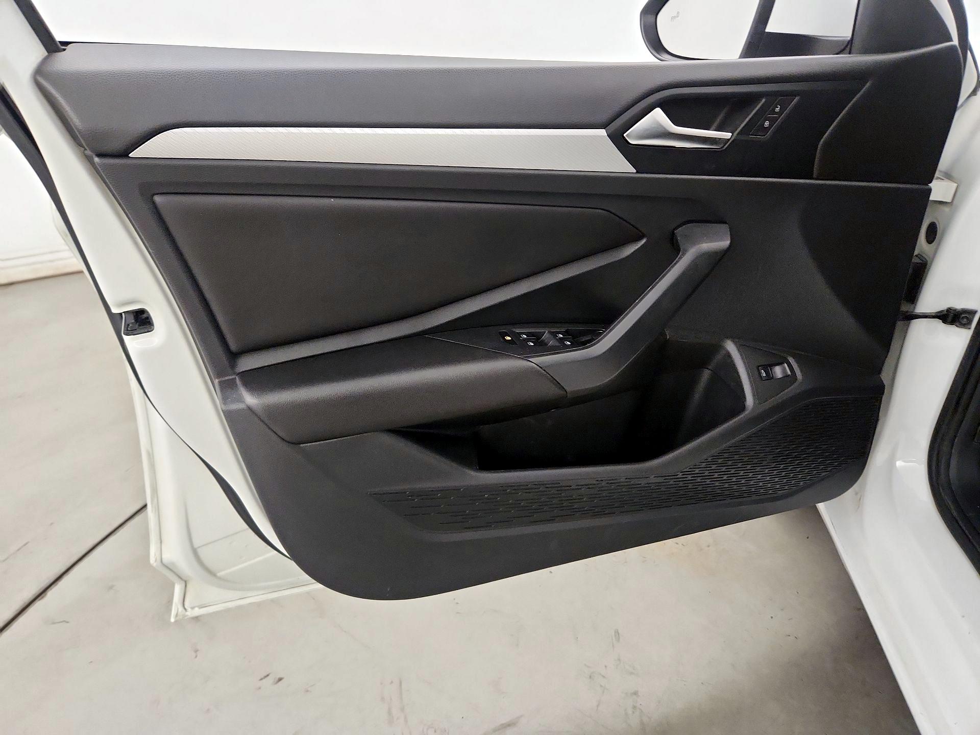 Thumbnail: 2019 Volkswagen Jetta - 12