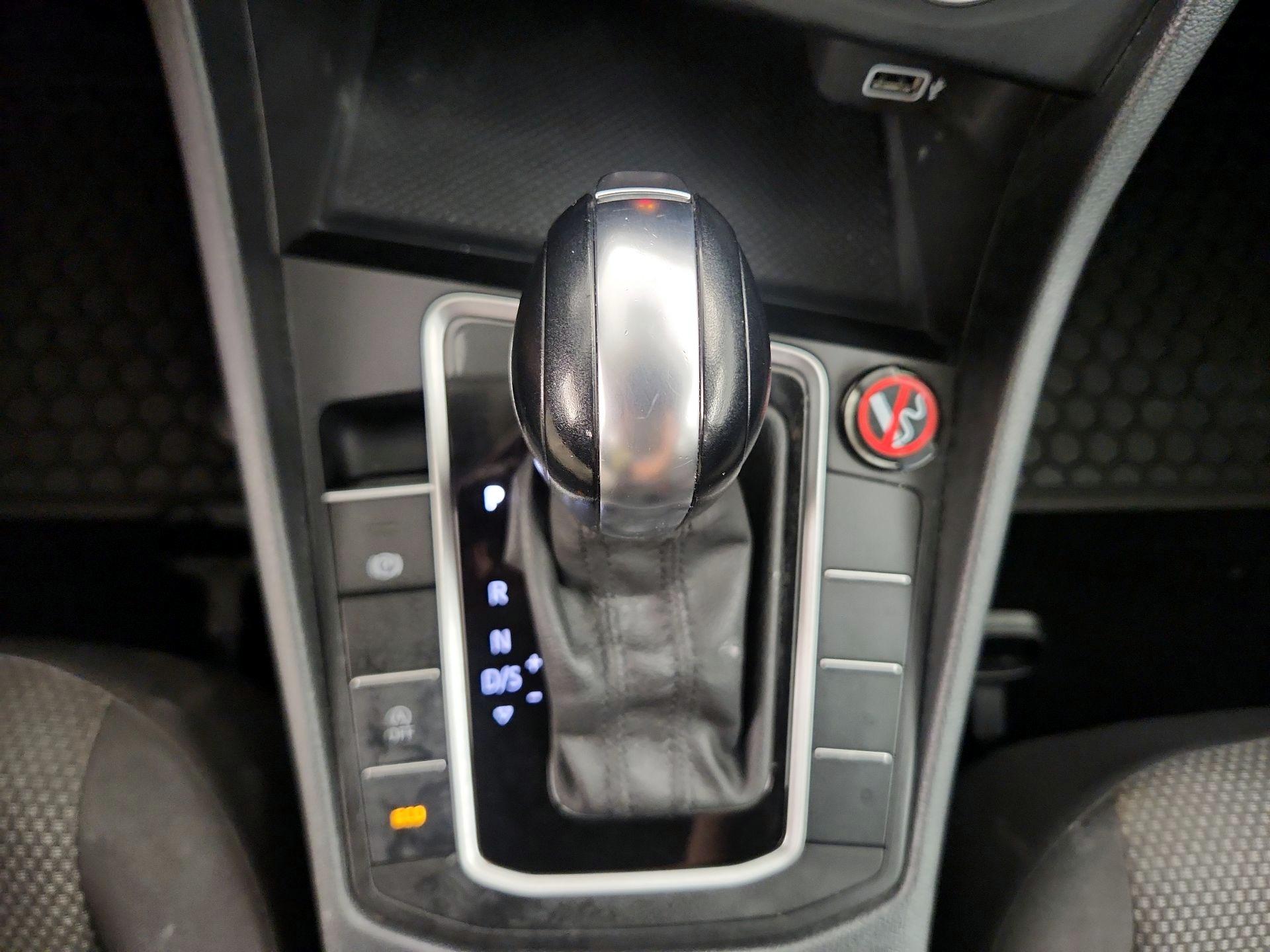 Thumbnail: 2019 Volkswagen Jetta - 17