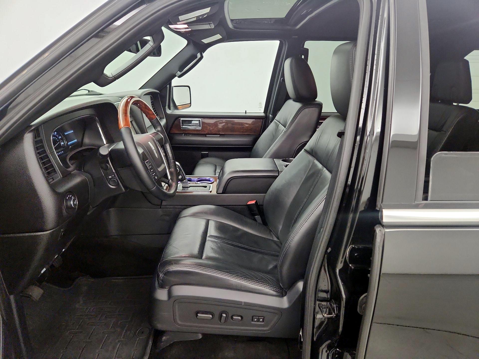 Thumbnail: 2015 Lincoln Navigator - 11