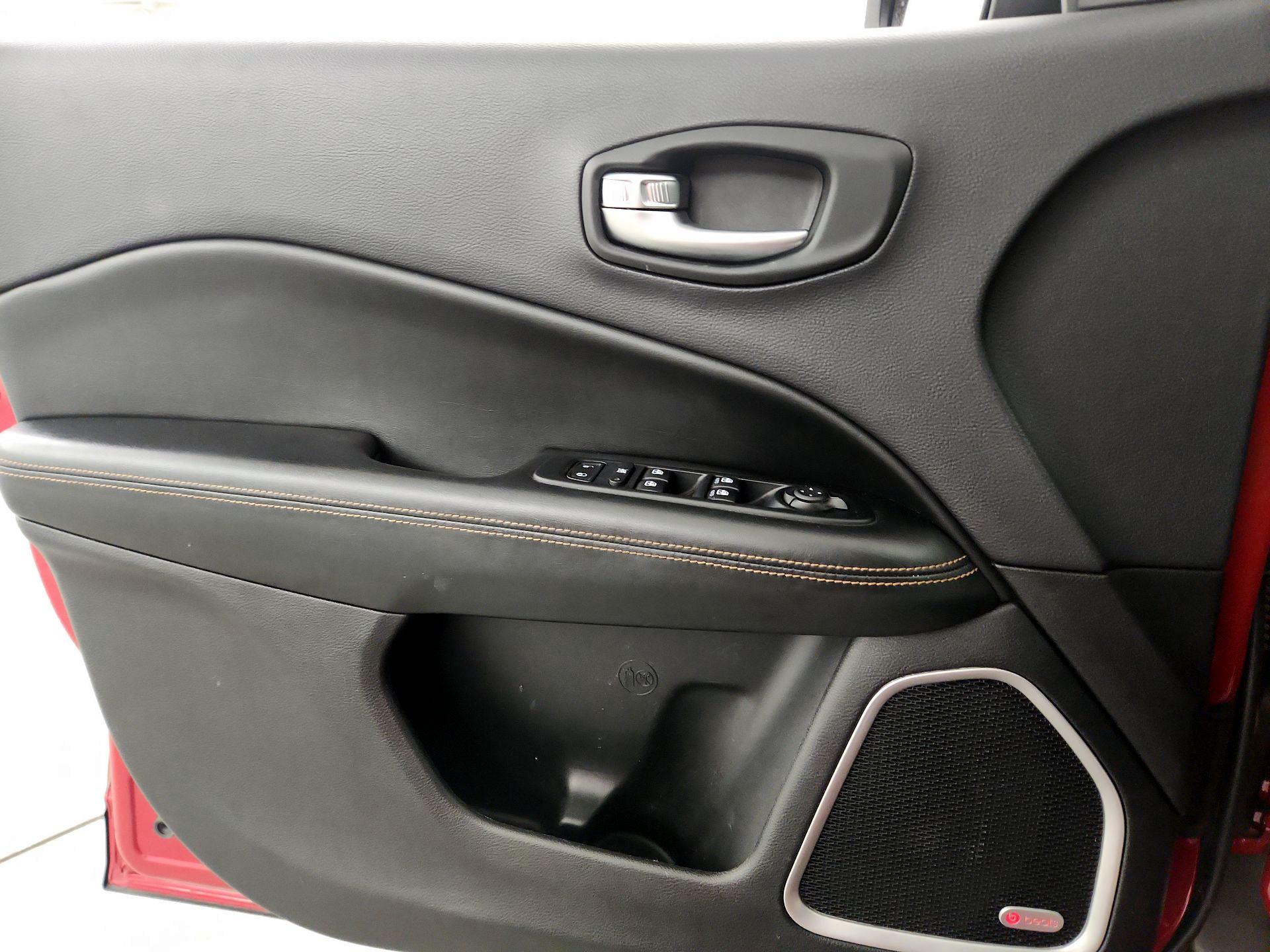 Thumbnail: 2018 Jeep Compass - 12