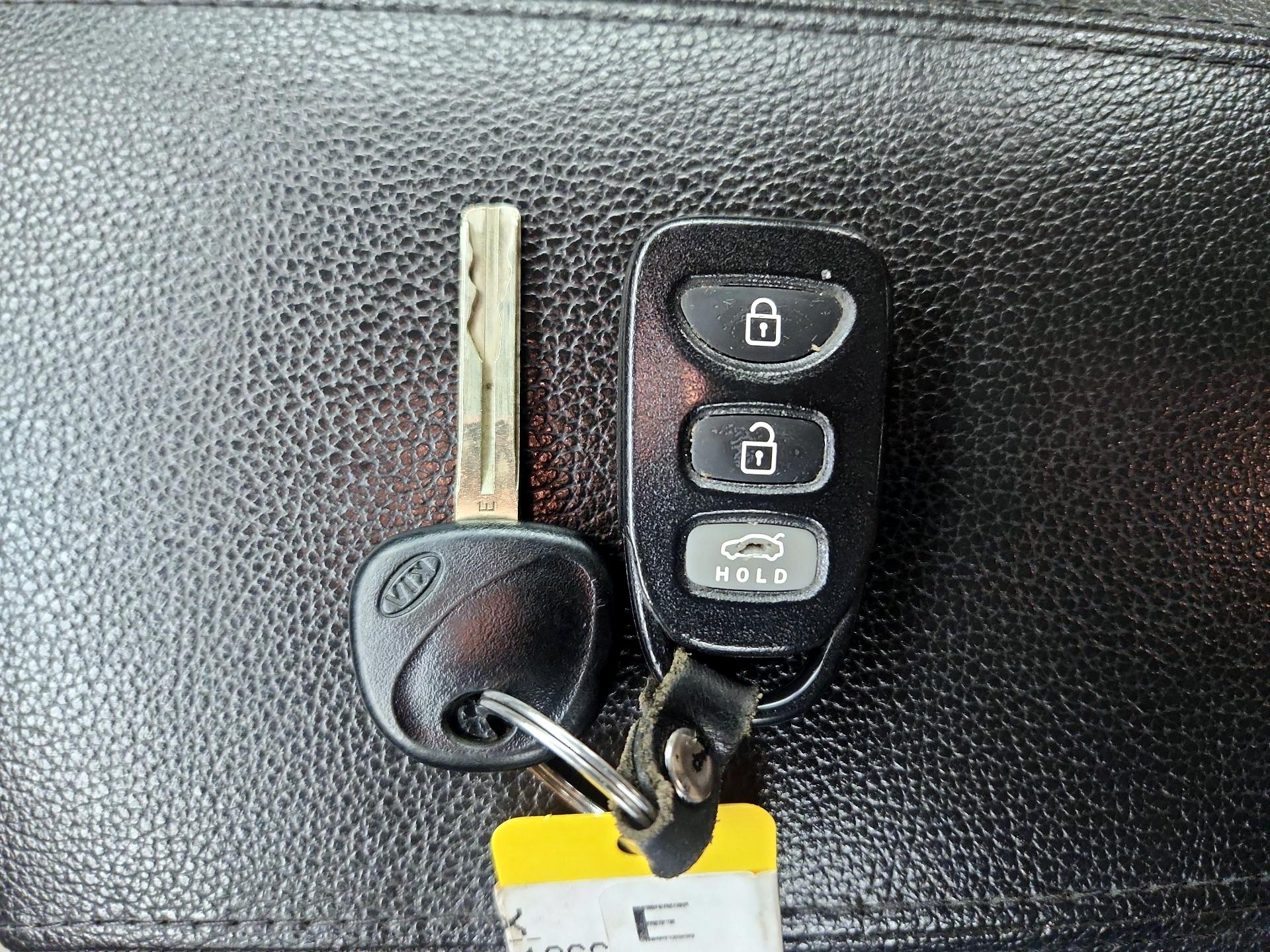 Thumbnail: 2013 Kia Optima - 19