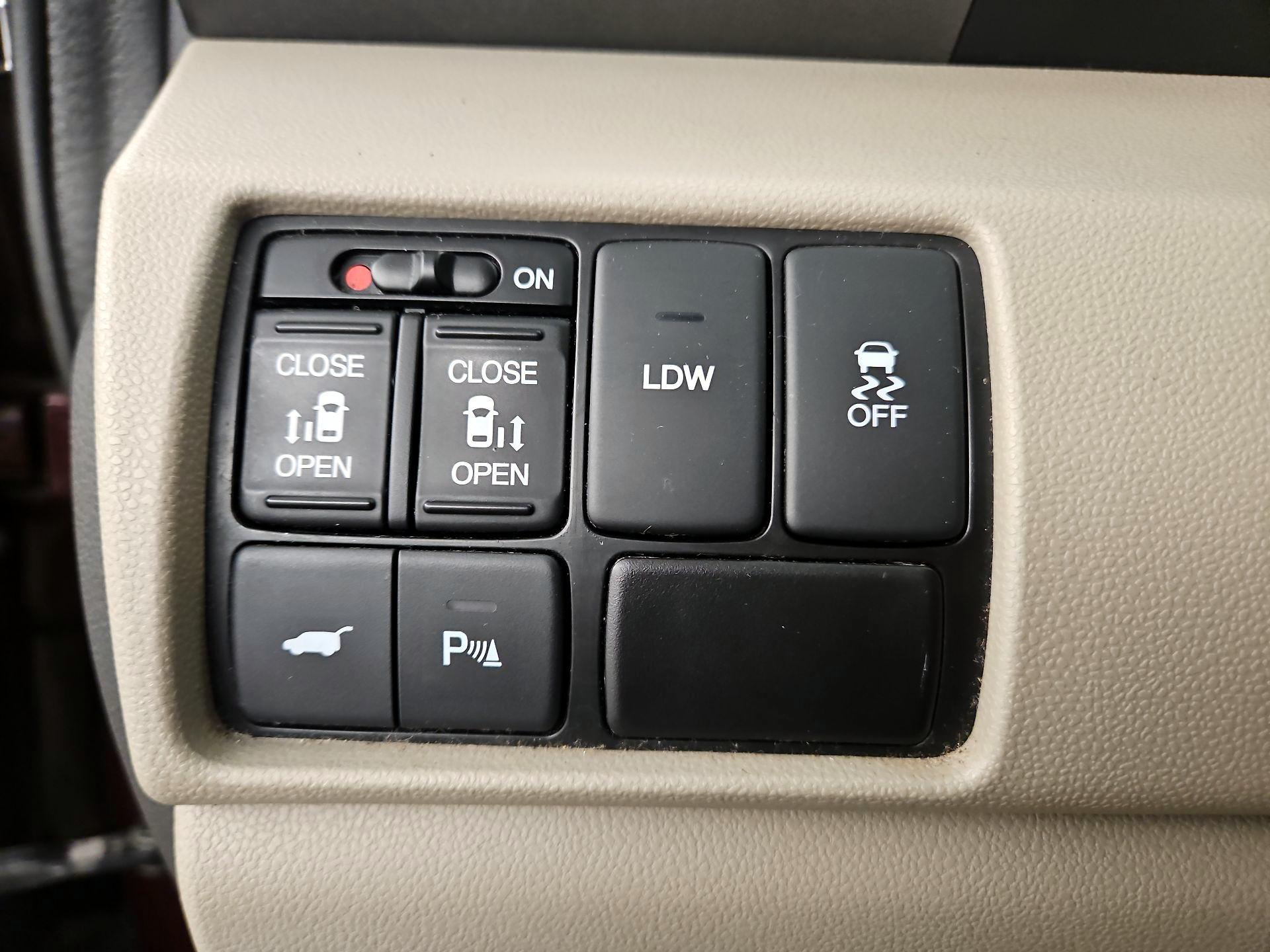Thumbnail: 2015 Honda Odyssey - 13