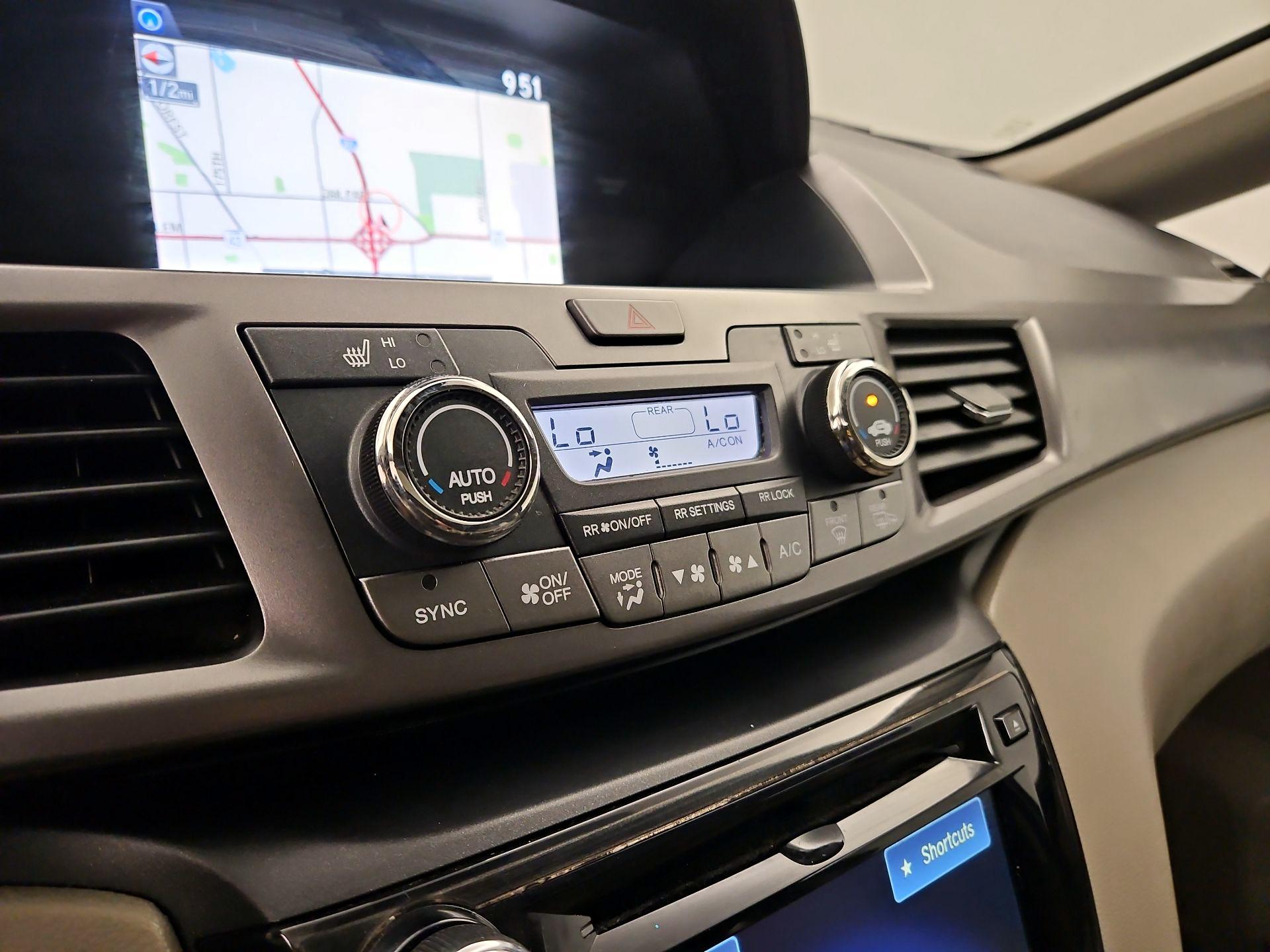 Thumbnail: 2015 Honda Odyssey - 17