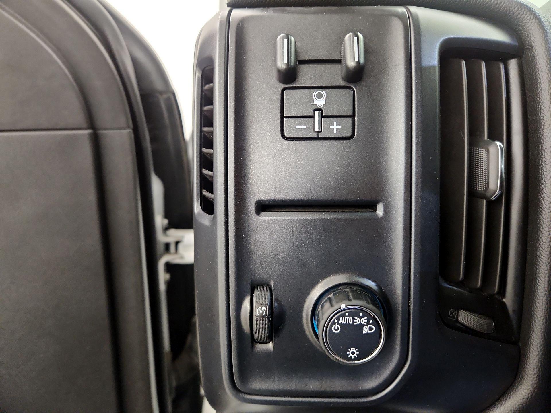Thumbnail: 2019 Chevrolet Silverado 3500 - 13