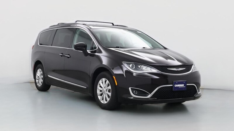2017 Chrysler Pacifica Touring L Hero Image