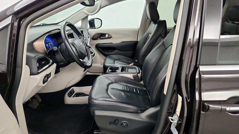 2017 Chrysler Pacifica Touring L 11