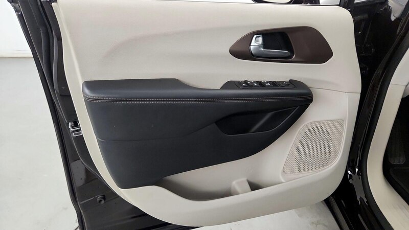 2017 Chrysler Pacifica Touring L 12