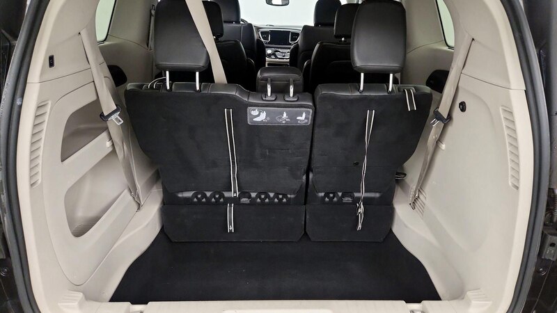 2017 Chrysler Pacifica Touring L 22
